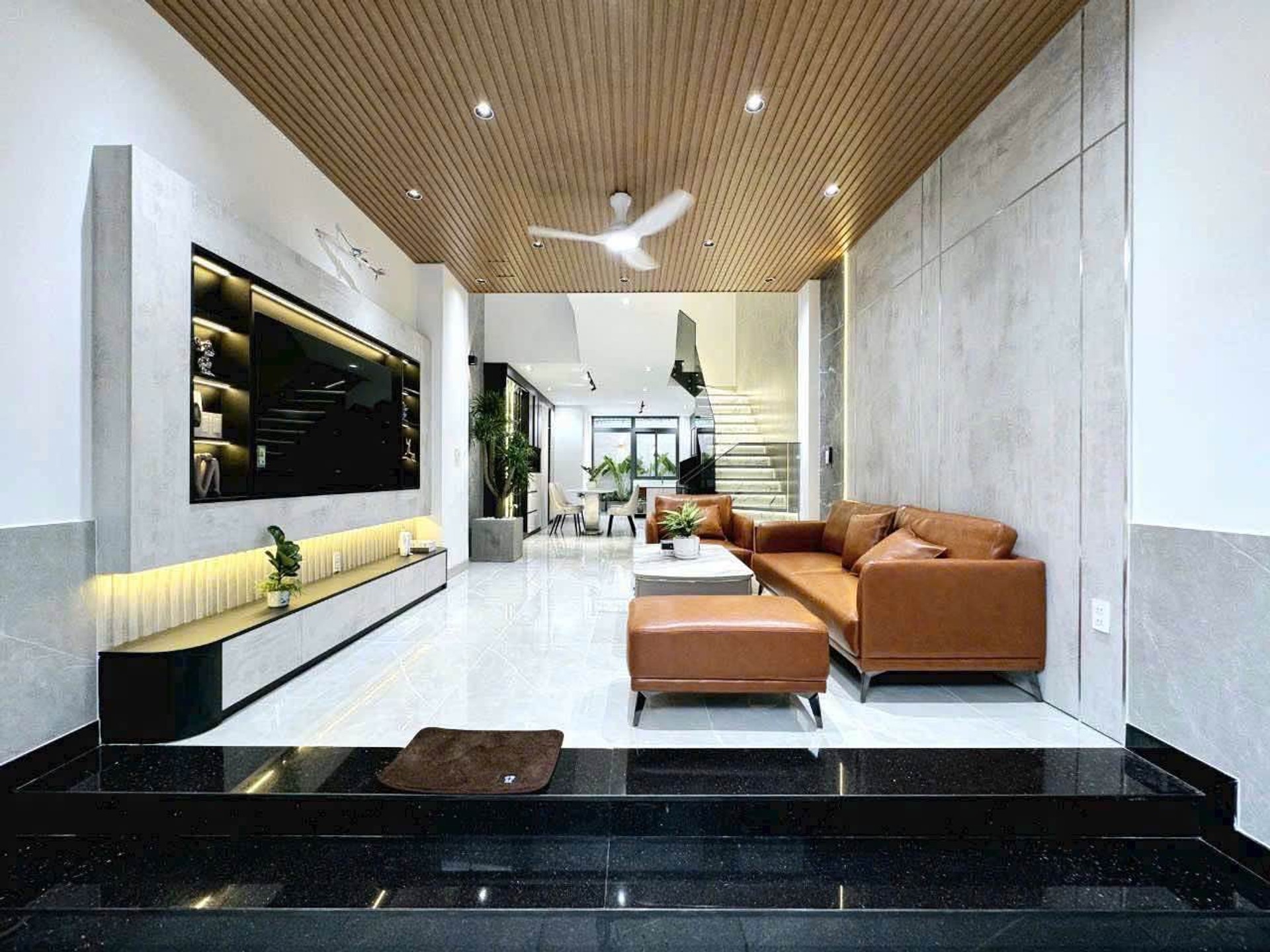 Nhà riêng 3 tầng 72m2, giá tốt tại quận trung tâm - lh 0934 194 634 Em Quý