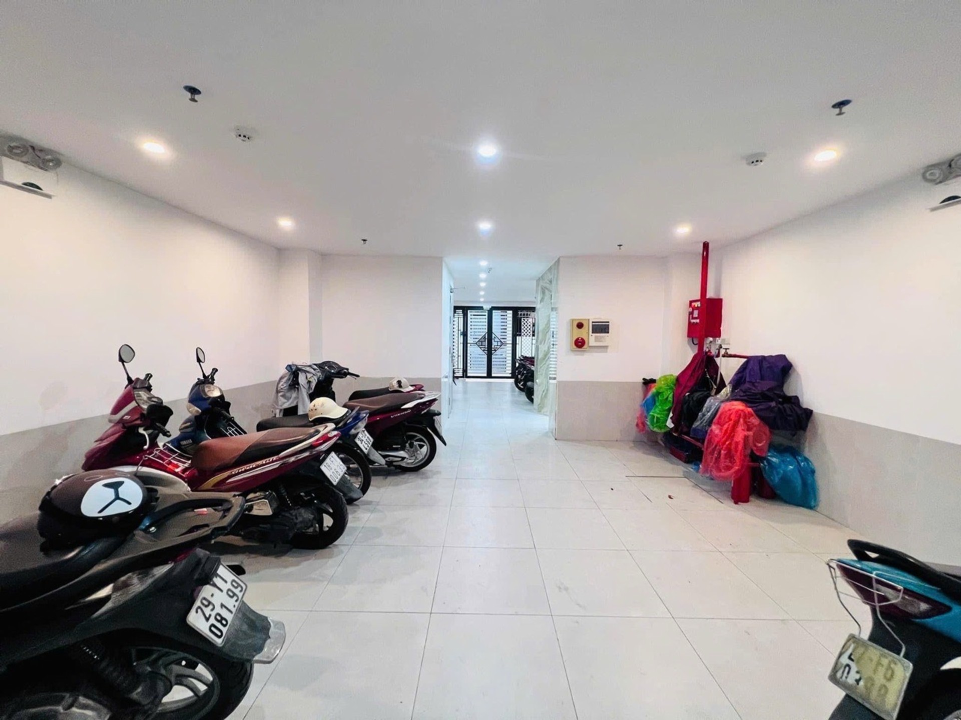 GẦN NGOẠI GIAO ĐOÀN