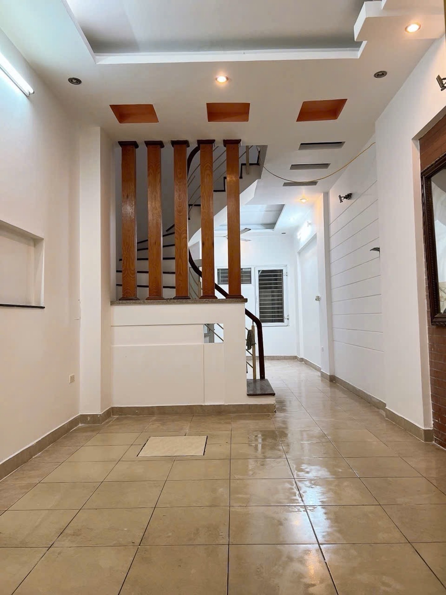 Cơ hội hiếm có: Nhà 5 tầng trung tâm Cầu Giấy, thu nhập 25 triệu/tháng