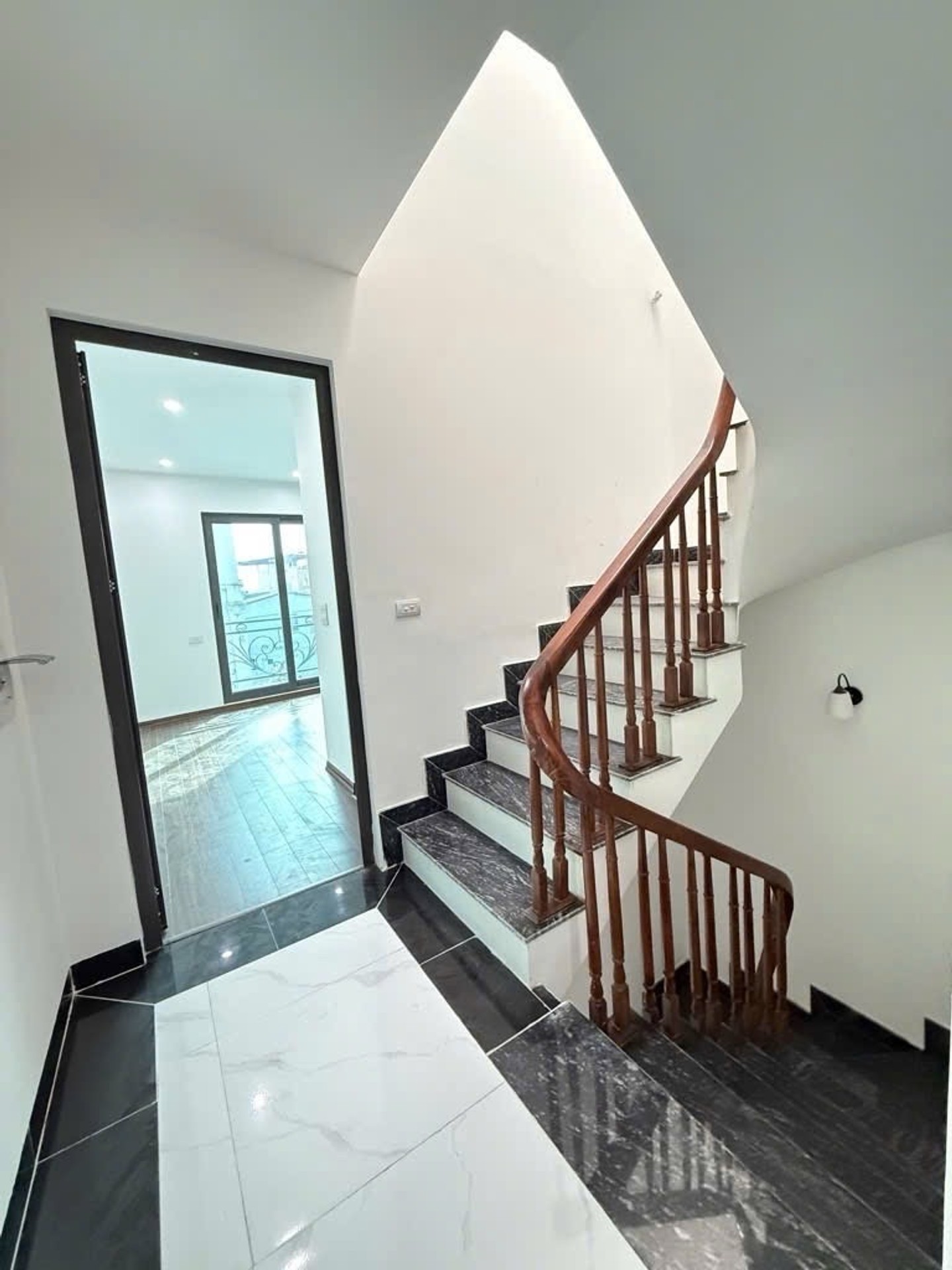 Bán nhà riêng 4 tầng vị trí sát mặt phố Vạn Phúc, diện tích 40.3m² pháp lý đầy đủ.
