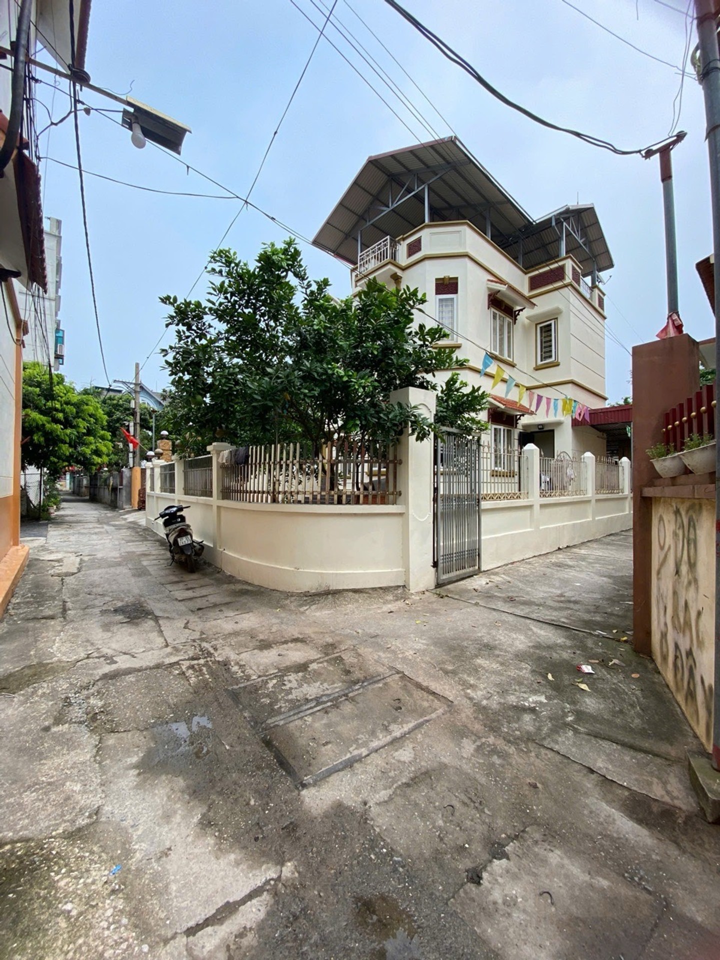 Nhà 2 Tầng Ô Tô Đỗ Cổng Khu Yên Hoà Phát Triển