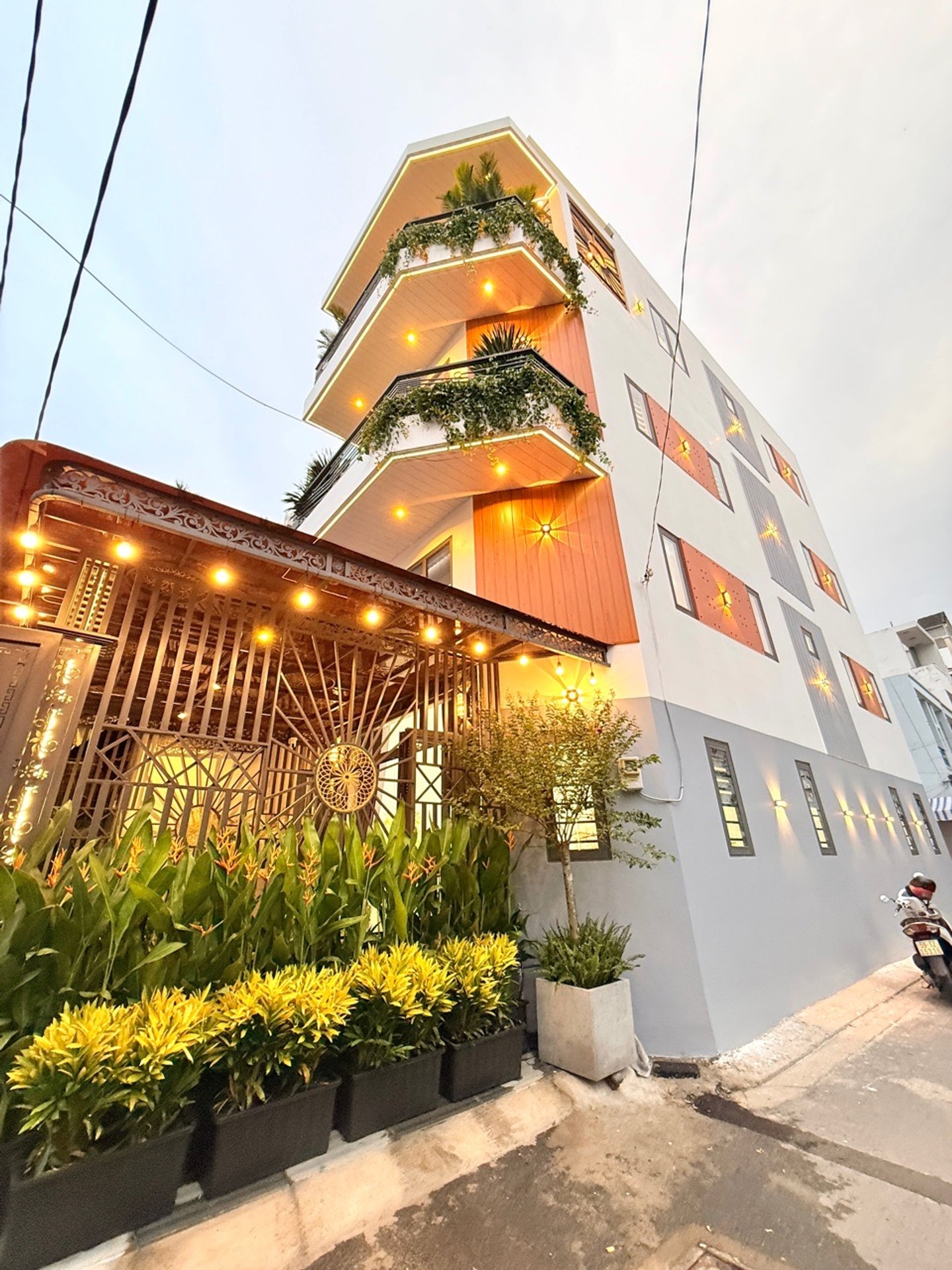 SIÊU PHẨM MẶT TIỀN HẺM – CĂN GÓC 3 MẶT THOÁNG 🔥