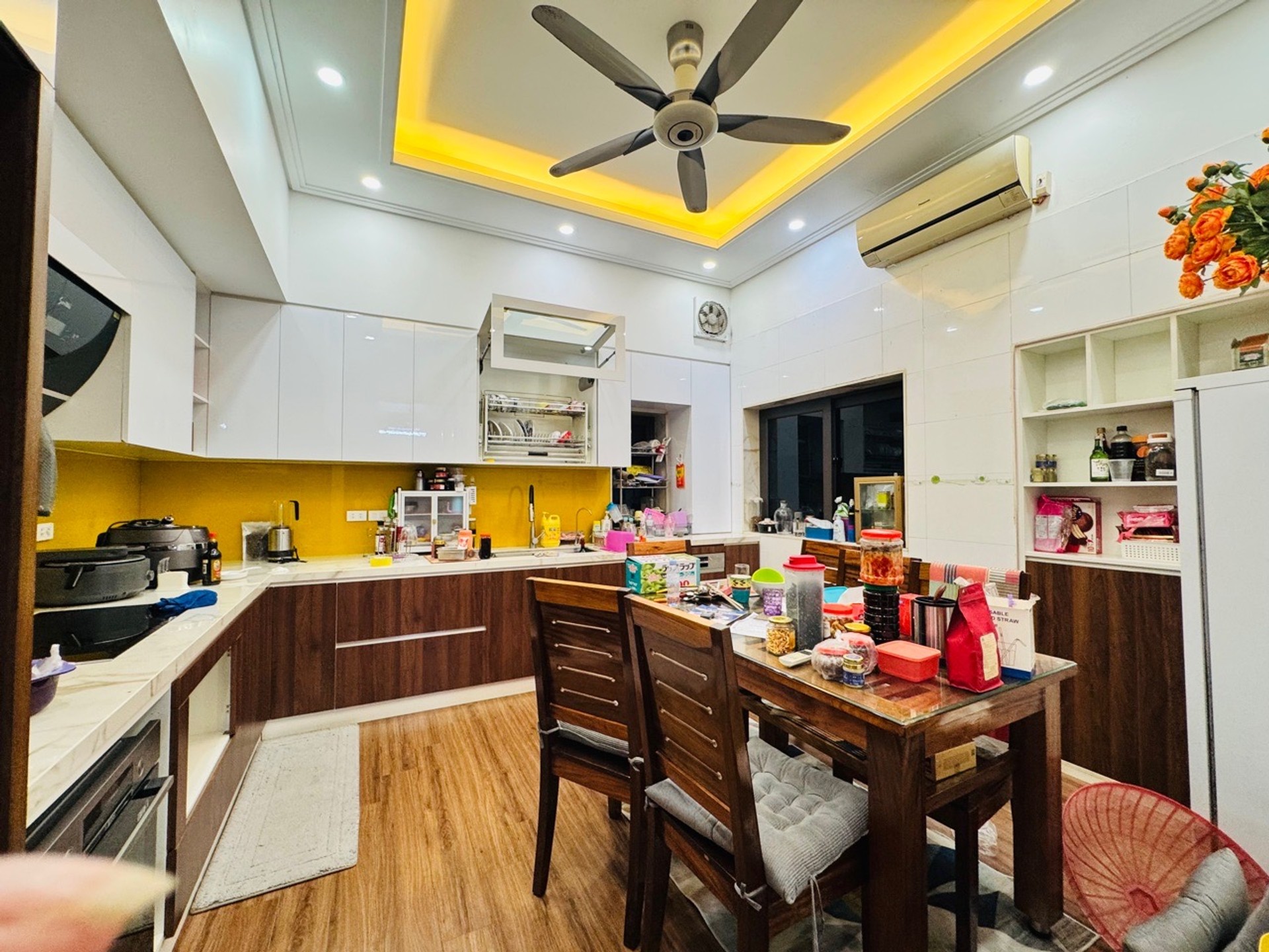Nhà Mặt Phố 3 Tầng Sang Trọng Tại Thôn Trung Tâm