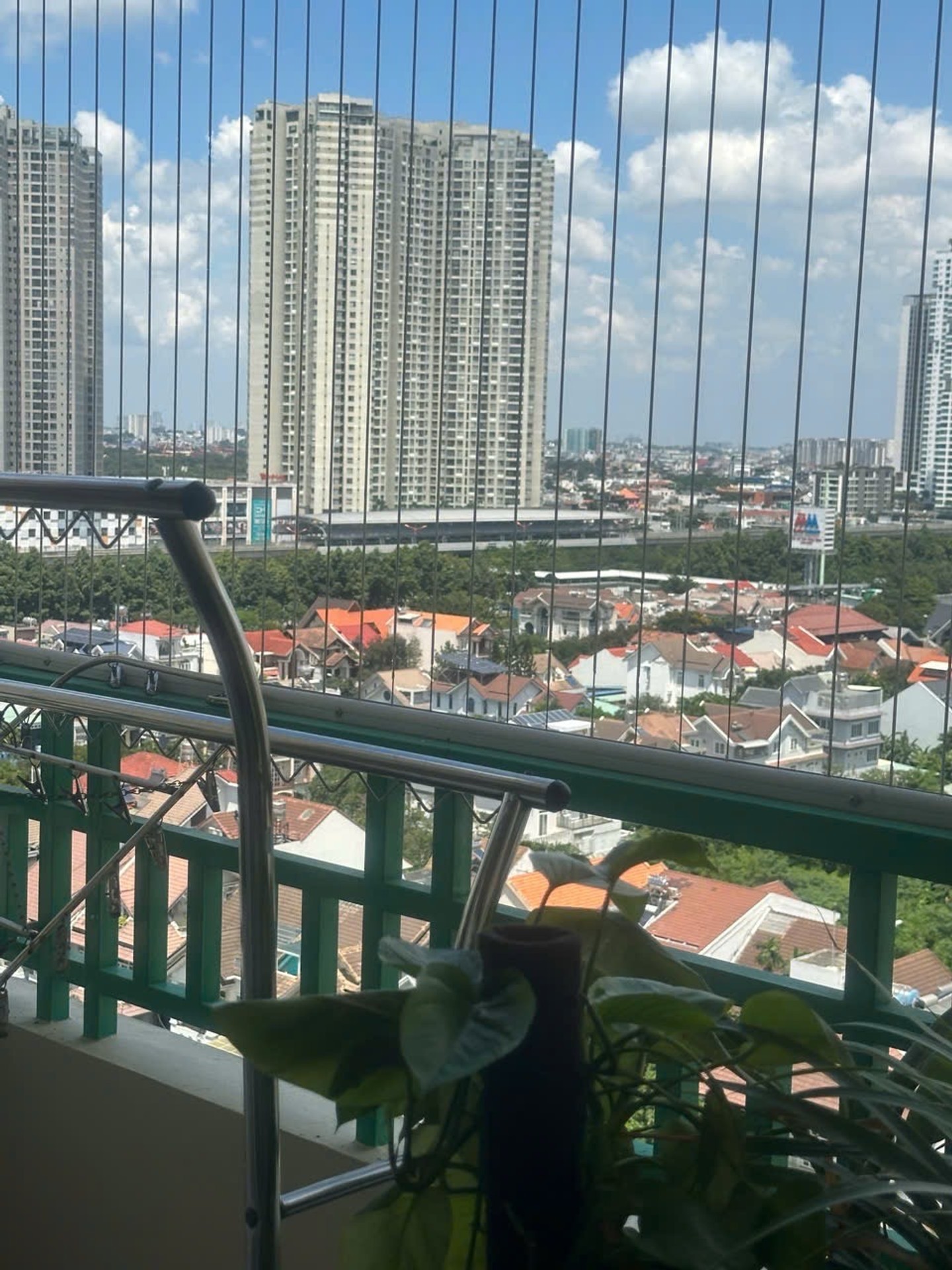 Bán căn hộ 3 phòng ngủ, view sông tại quận trung tâm