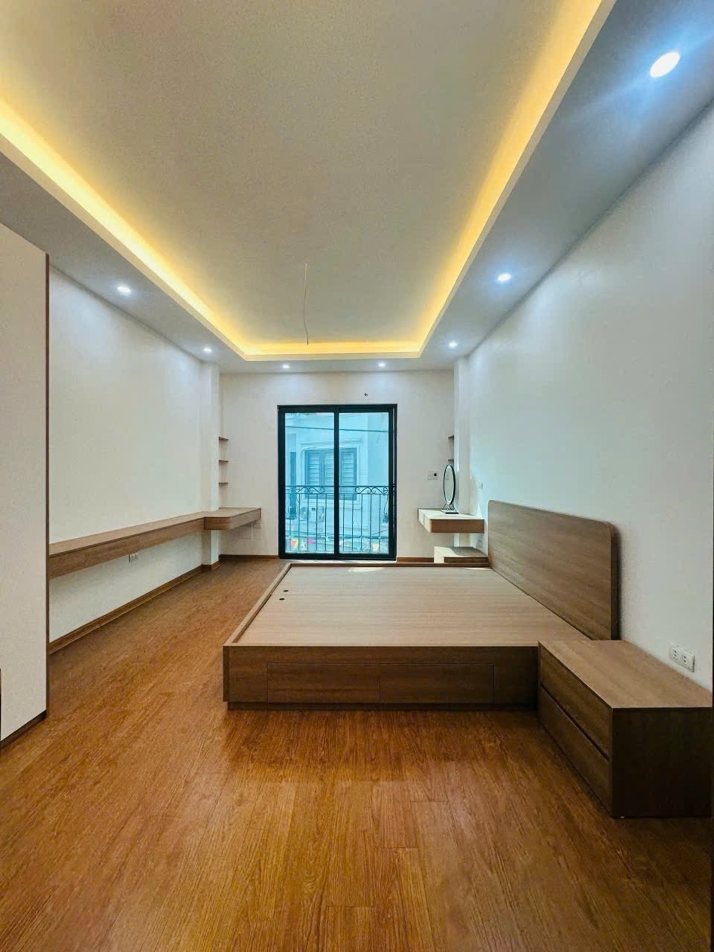 Nhà 5 tầng hiện đại, ngõ ô tô, kinh doanh đỉnh tại Đại Cát