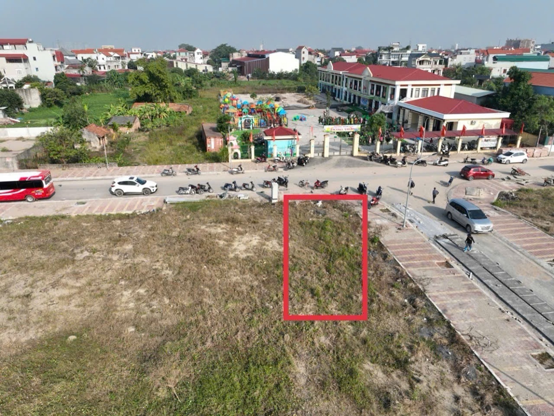 Lô góc vàng đối trường mầm non - Đất hiếm tại Hoàn Long