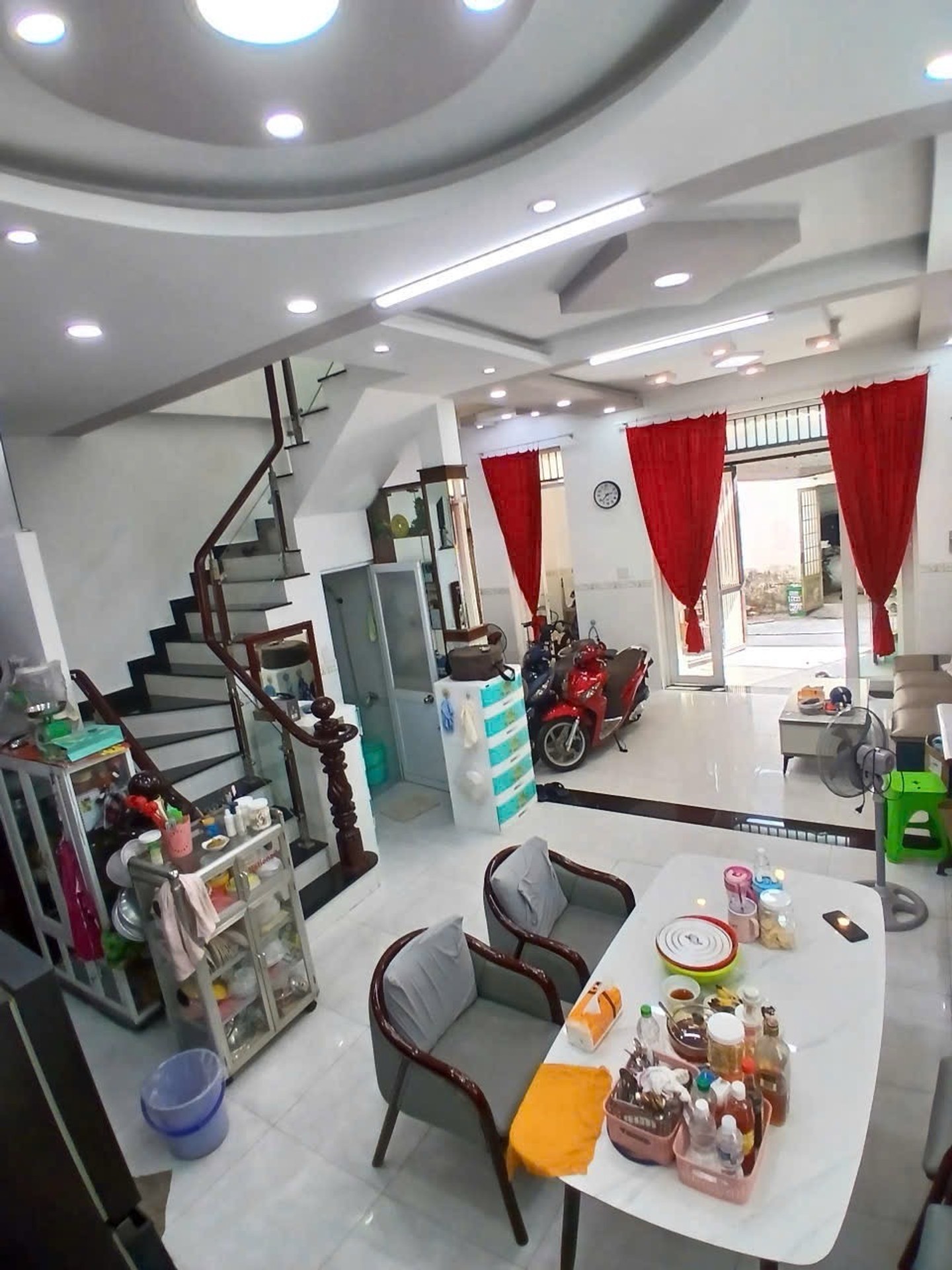 Bán nhà 3 tầng mặt tiền 6m tại phường Tân Quý, giá 4,8 tỷ