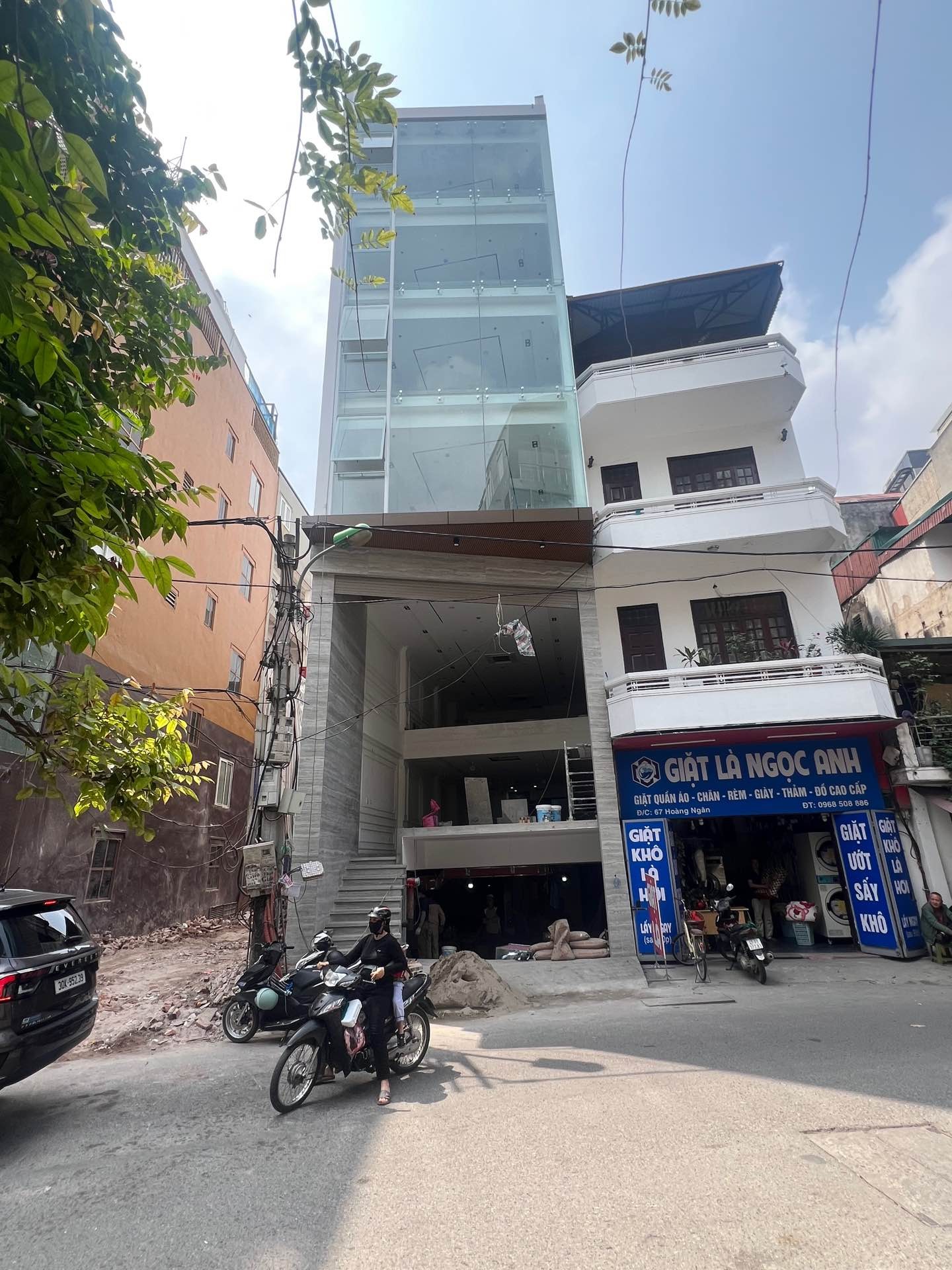 Bán nhà mặt phố Hoàng Ngân 10 tầng, mặt tiền 6.9m, vị trí kinh doanh sầm uất