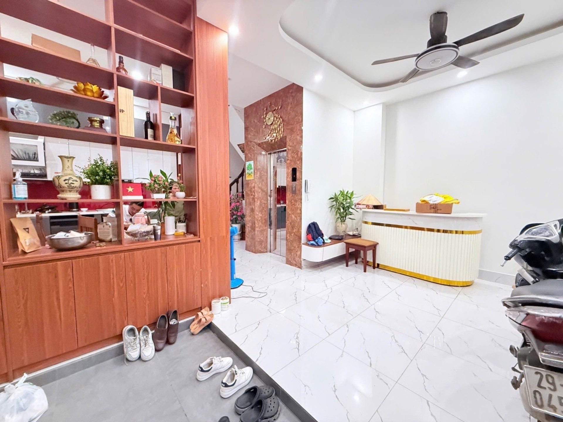 Nhà riêng 4 tầng kiên cố tại Đội Cấn, trung tâm quận Ba Đình, thang máy tiện lợi