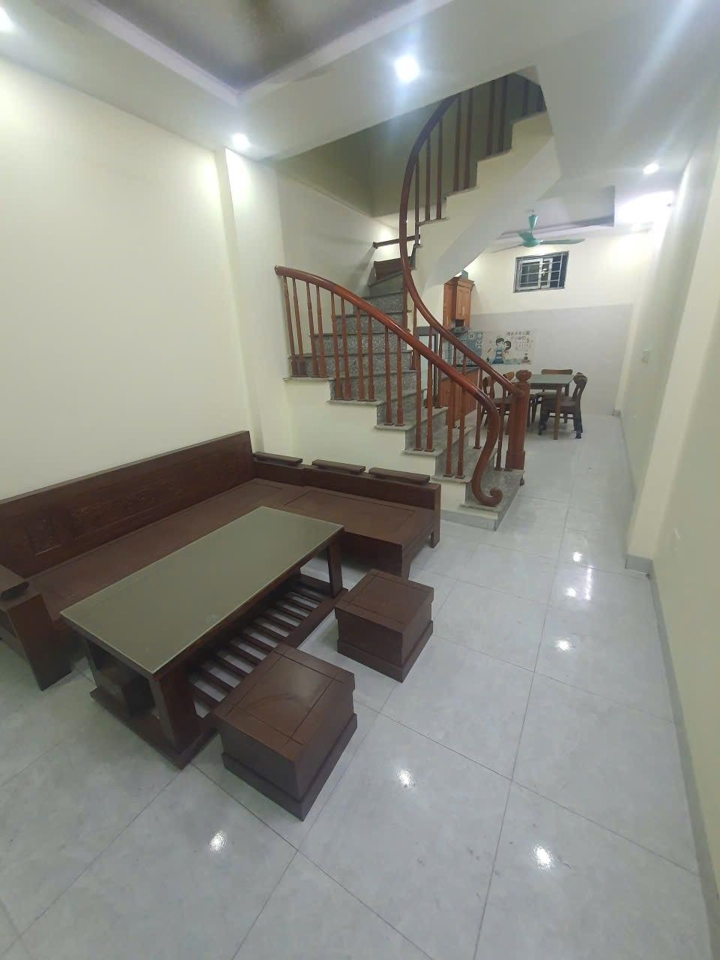 Nhà đẹp 4 phòng ngủ, gần phố - giá hợp lý tại tổ 7 Huyền Kỳ