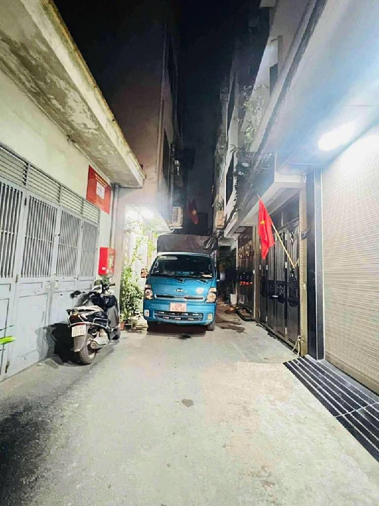 Bán nhà riêng tại phường Thịnh Liệt, Hoàng Mai, nhà 5 tầng ô tô vào nhà