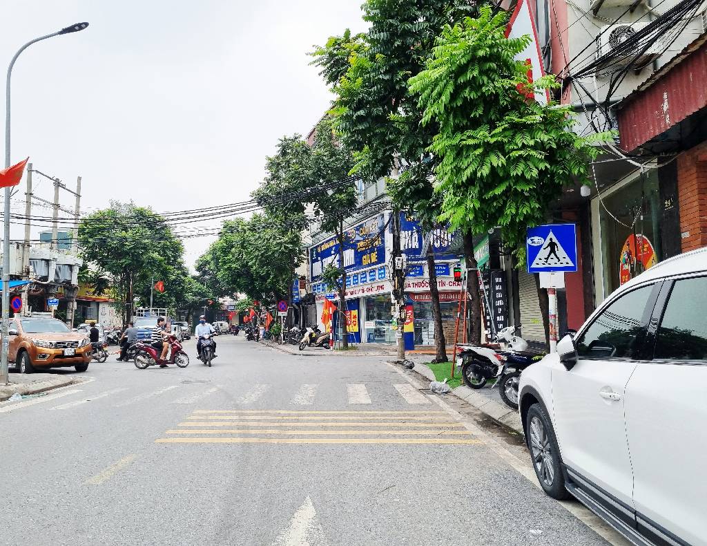 Bán nhà mặt phố tại Thịnh Liệt, ngõ rộng 4 làn ô tô, 4 tầng, diện tích 82m2