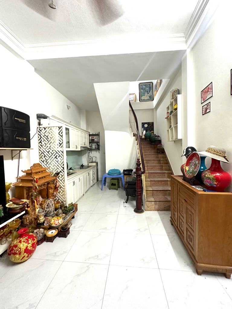 Nhà 5 tầng mặt tiền rộng tại phường Đào Tấn, phù hợp kinh doanh và cho thuê phòng khép kín