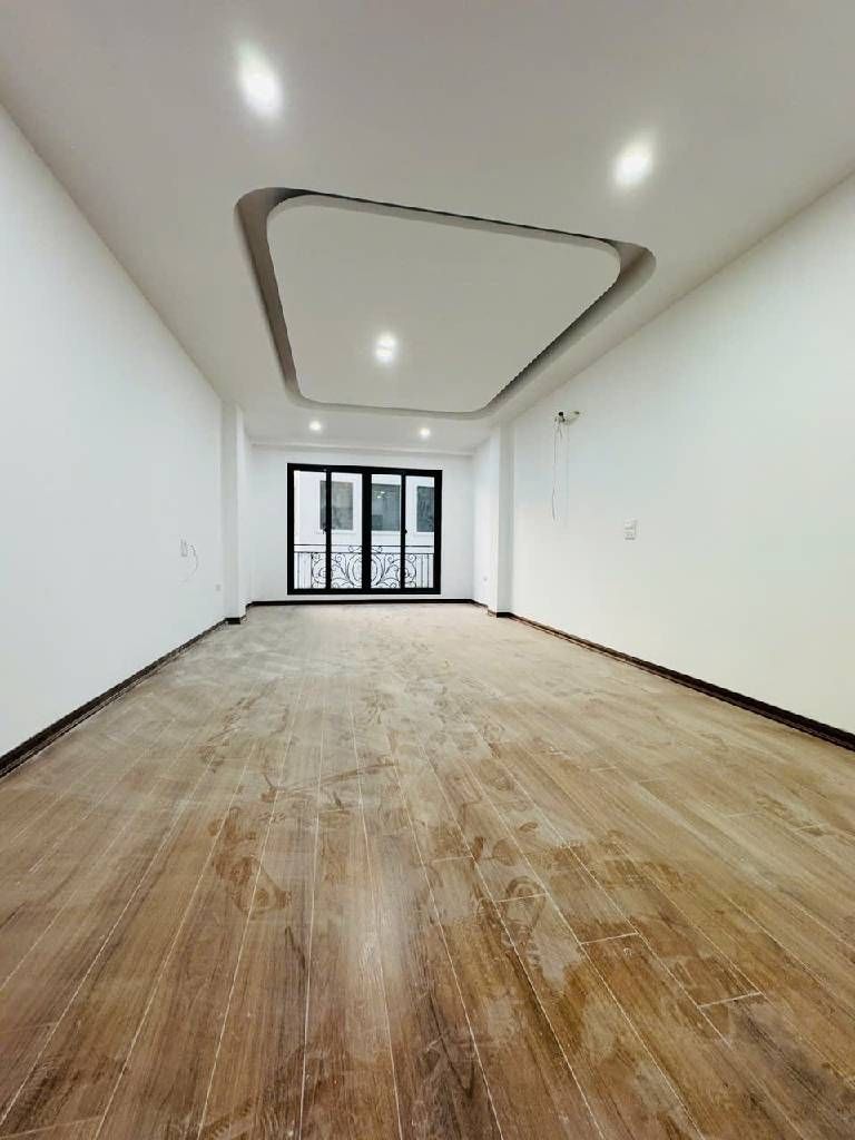 Nhà 7 tầng có thang máy, ô tô vào nhà tại Phú Thượng