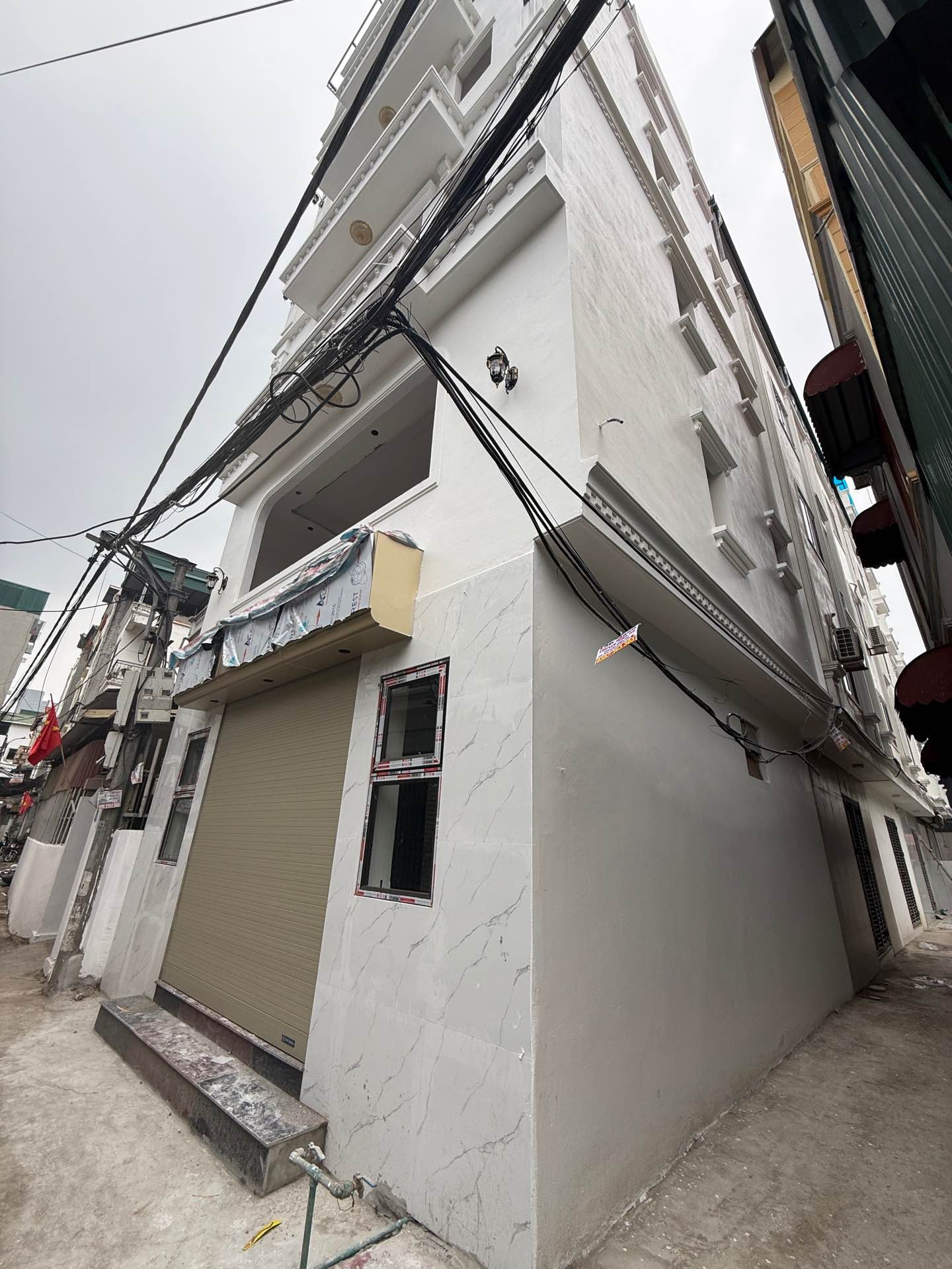 Nhà 6 tầng lô góc gần hồ Đầm Tranh, có thang máy