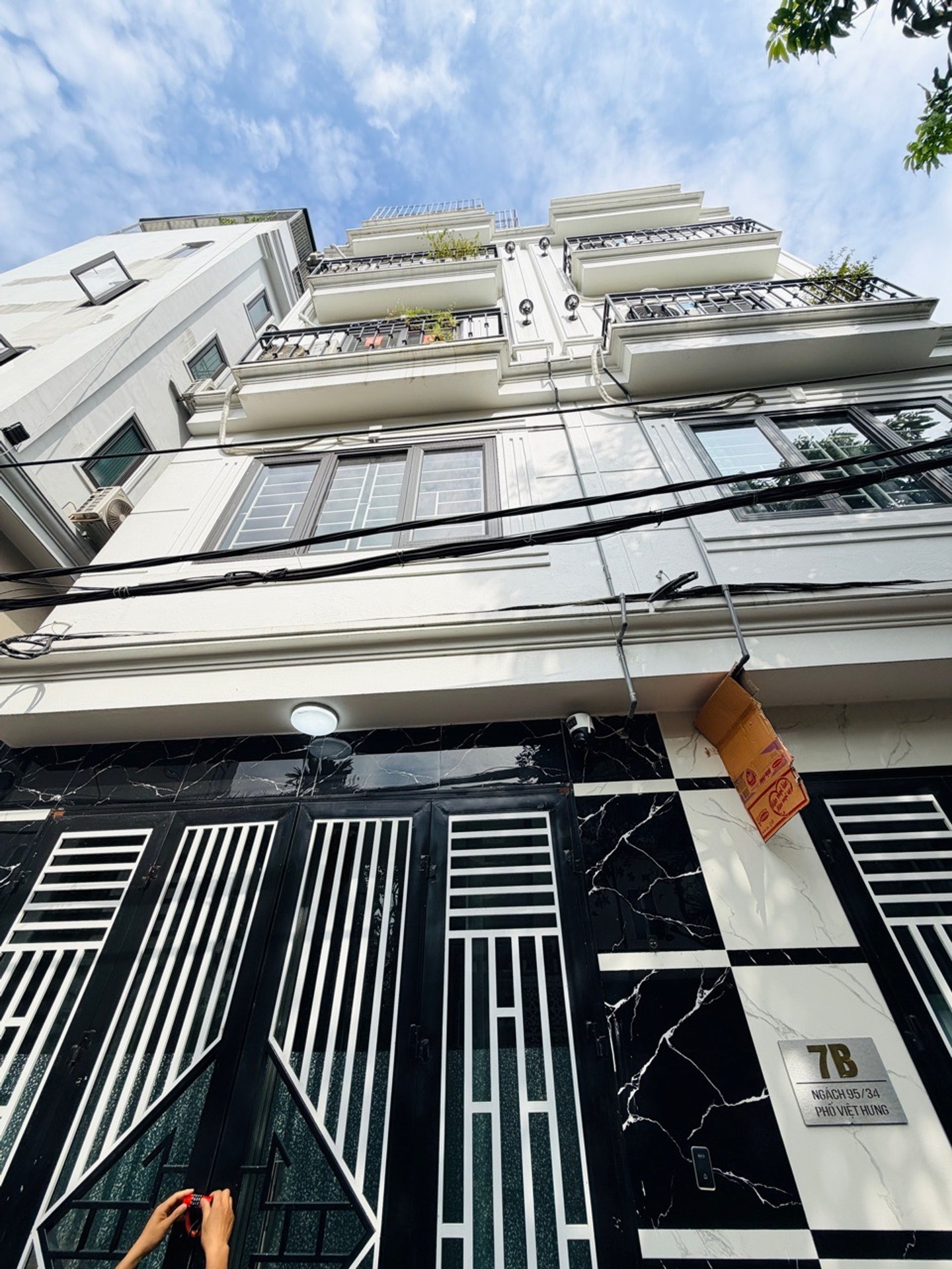 Bán nhà 5 tầng lô góc tại Việt Hưng, Long Biên, diện tích 35m2