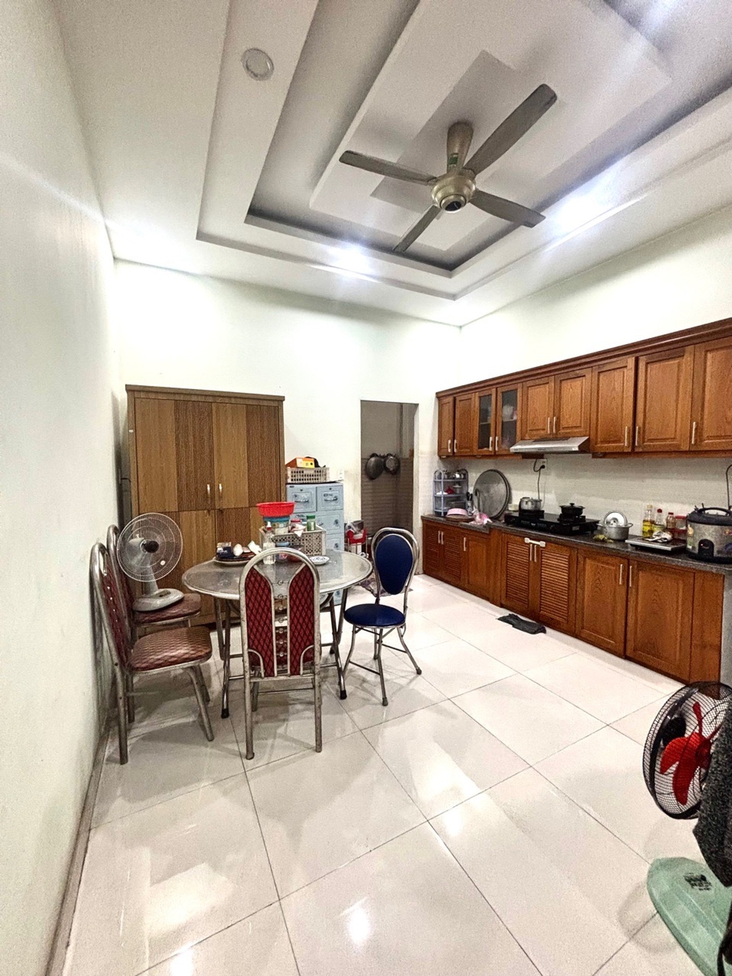 Cơ hội sở hữu nhà 3 tầng sang trọng, vị trí đẹp ngay KDC Vĩnh Lộc, giá hấp dẫn