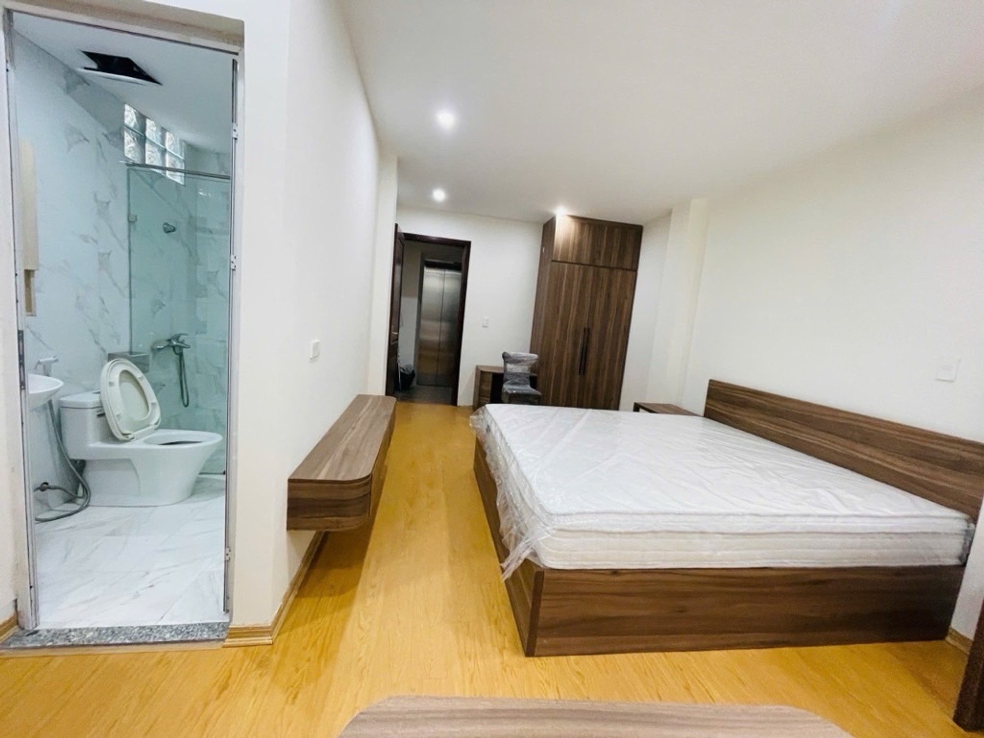 Bán nhà riêng 6 tầng thang máy tại Tây Hồ, diện tích 36.6m2, pháp lý đầy đủ