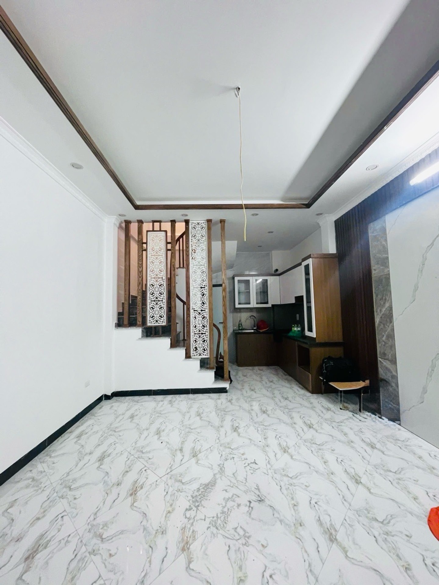 Bán nhà cạnh trường cấp 1 Vĩnh Hưng / 5 tầng / 3 ngủ/ ngõ thông/ tương lại gần đường 40m/ giá 230 t