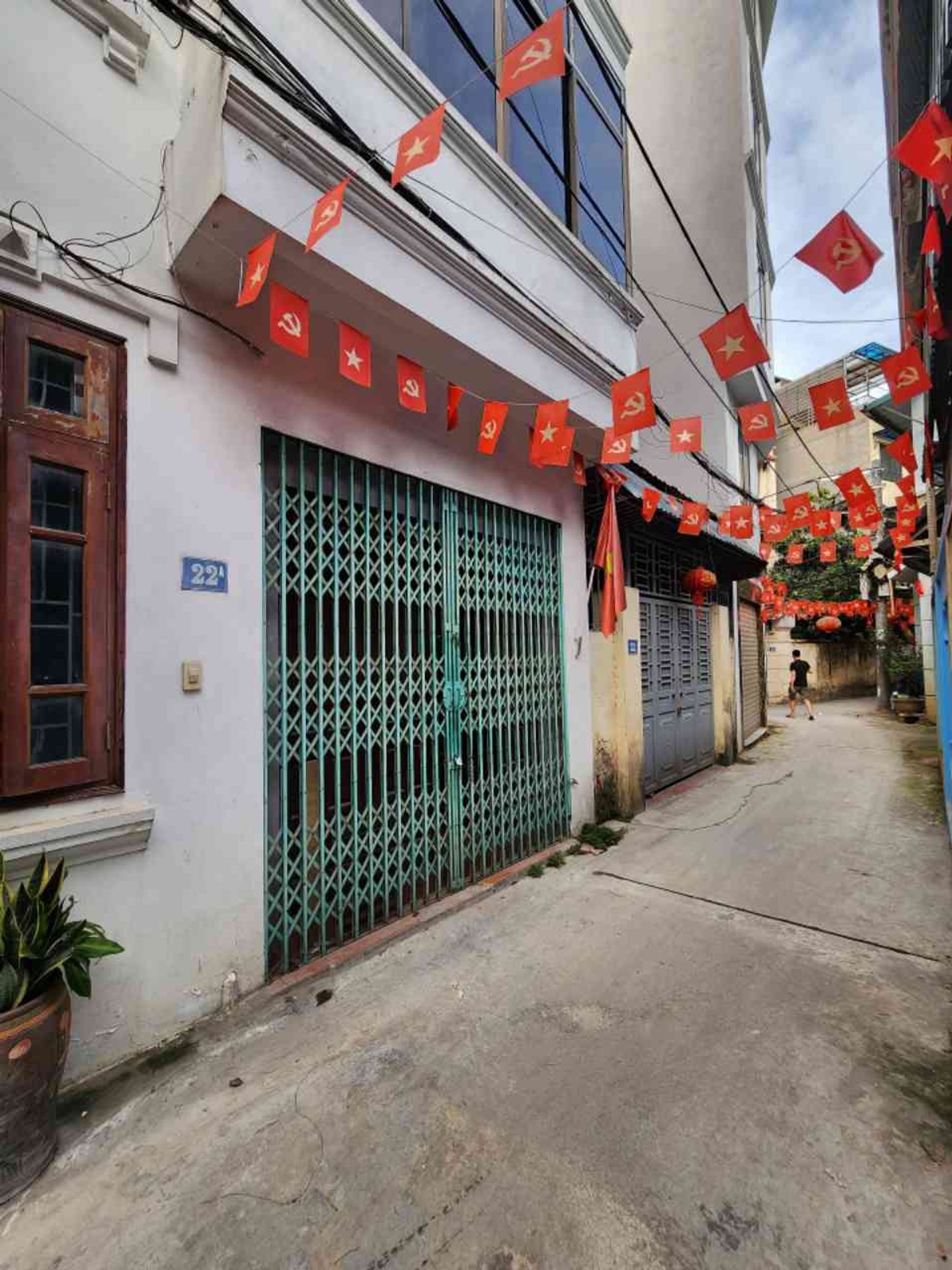 Nhà 4 tầng trung tâm, ô tô nhỏ lùi cửa, ngõ thông thoáng ngay Nguyễn lam