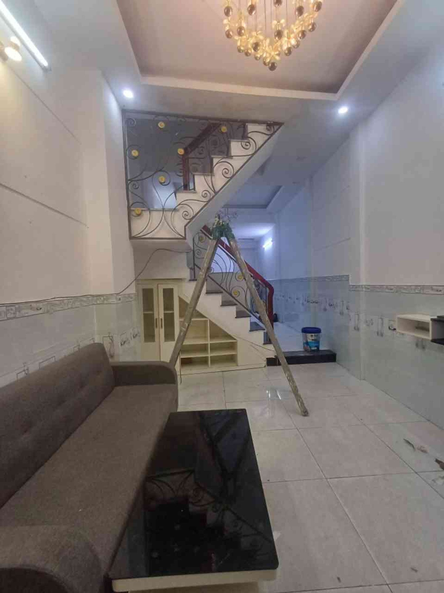 Nhà 3 tầng mới xây, vị trí vàng ngay trung tâm thành phố, giá cực tốt