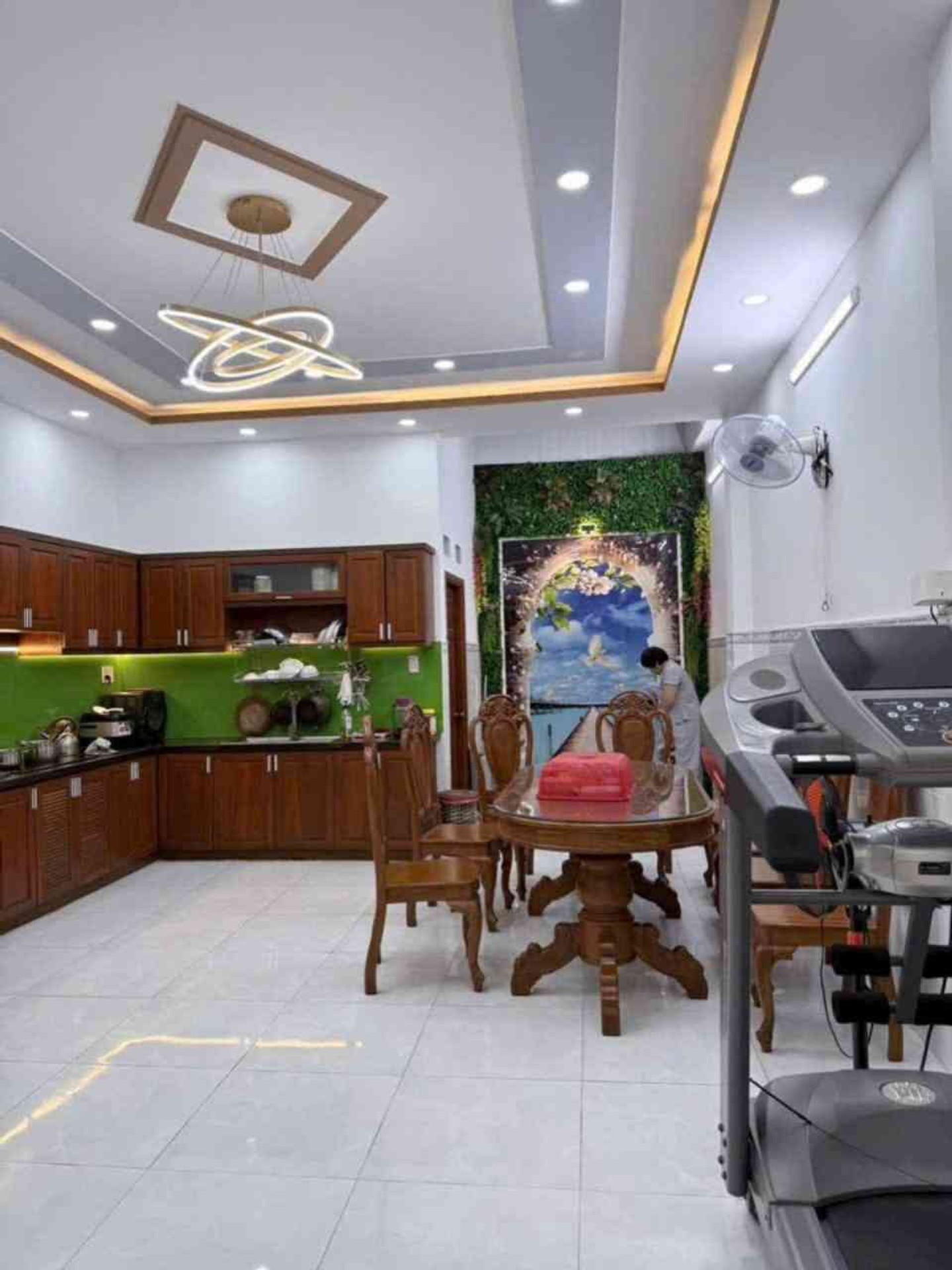 Bán nhà 3 tầng Gần Emart Phan Huy Ích, 5x19m, 4 phòng ngủ, hẻm xe hơi,