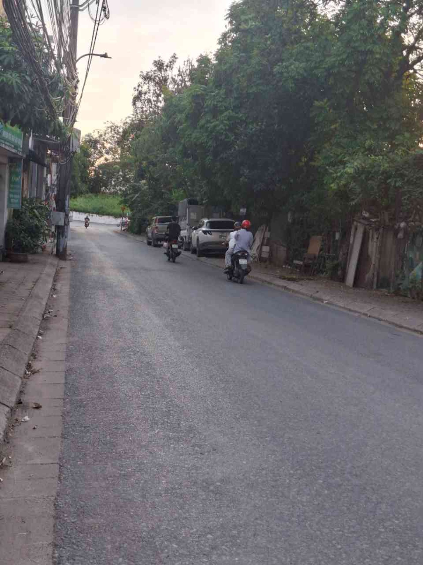 Nhà Lô Góc Thang Máy Long Biên - Mặt Ngõ Ô Tô Tránh Hiếm Có