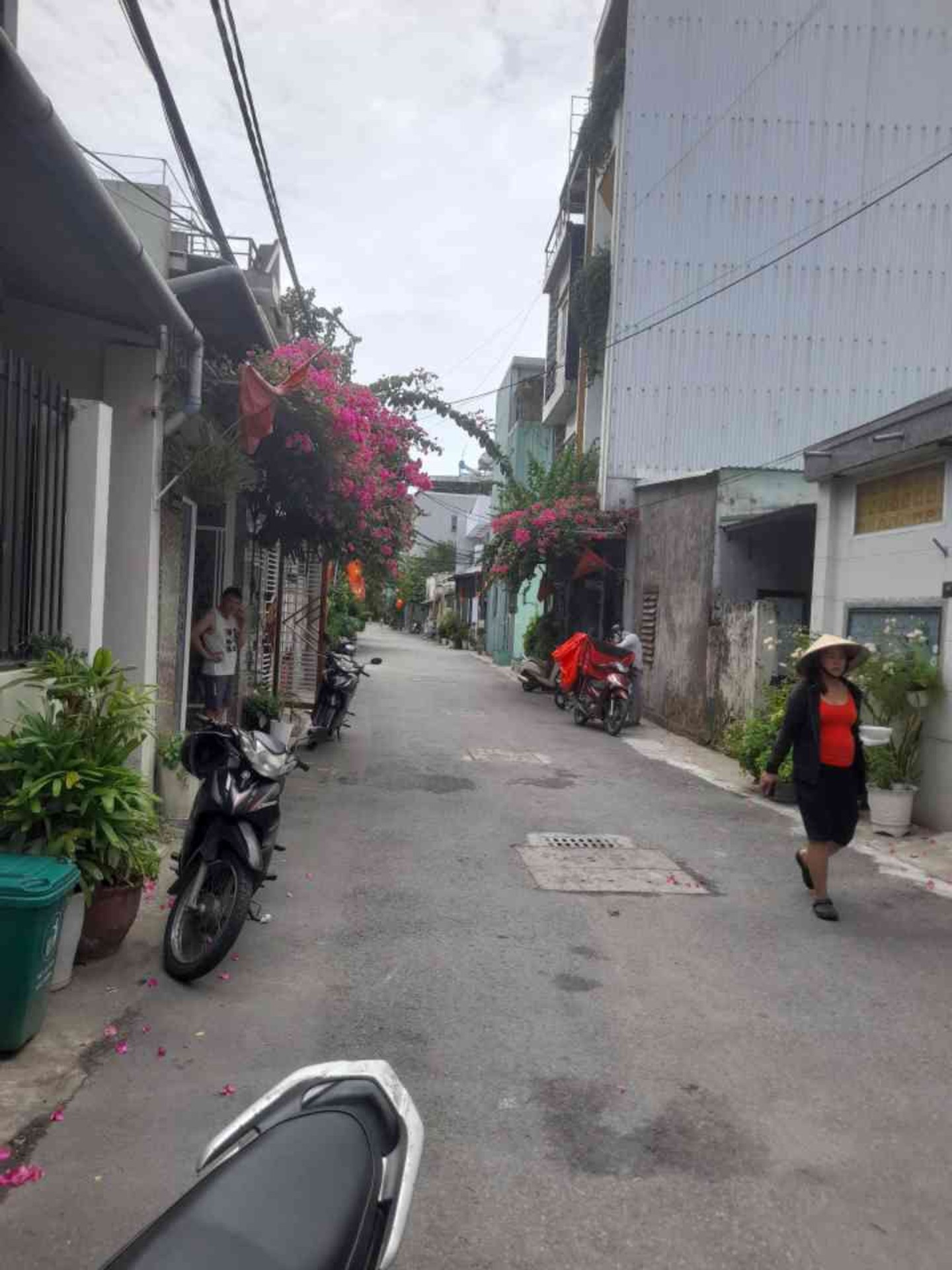 Bán nhà riêng 2 tầng hướng Đông Nam tại khu quân nhân, gần cầu Thuận Phước, đất 106,8m²
