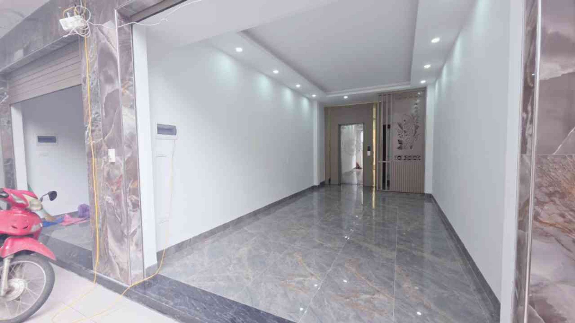 Bán nhà riêng 7 tầng tại Lạc Long Quân, trung tâm Tây Hồ