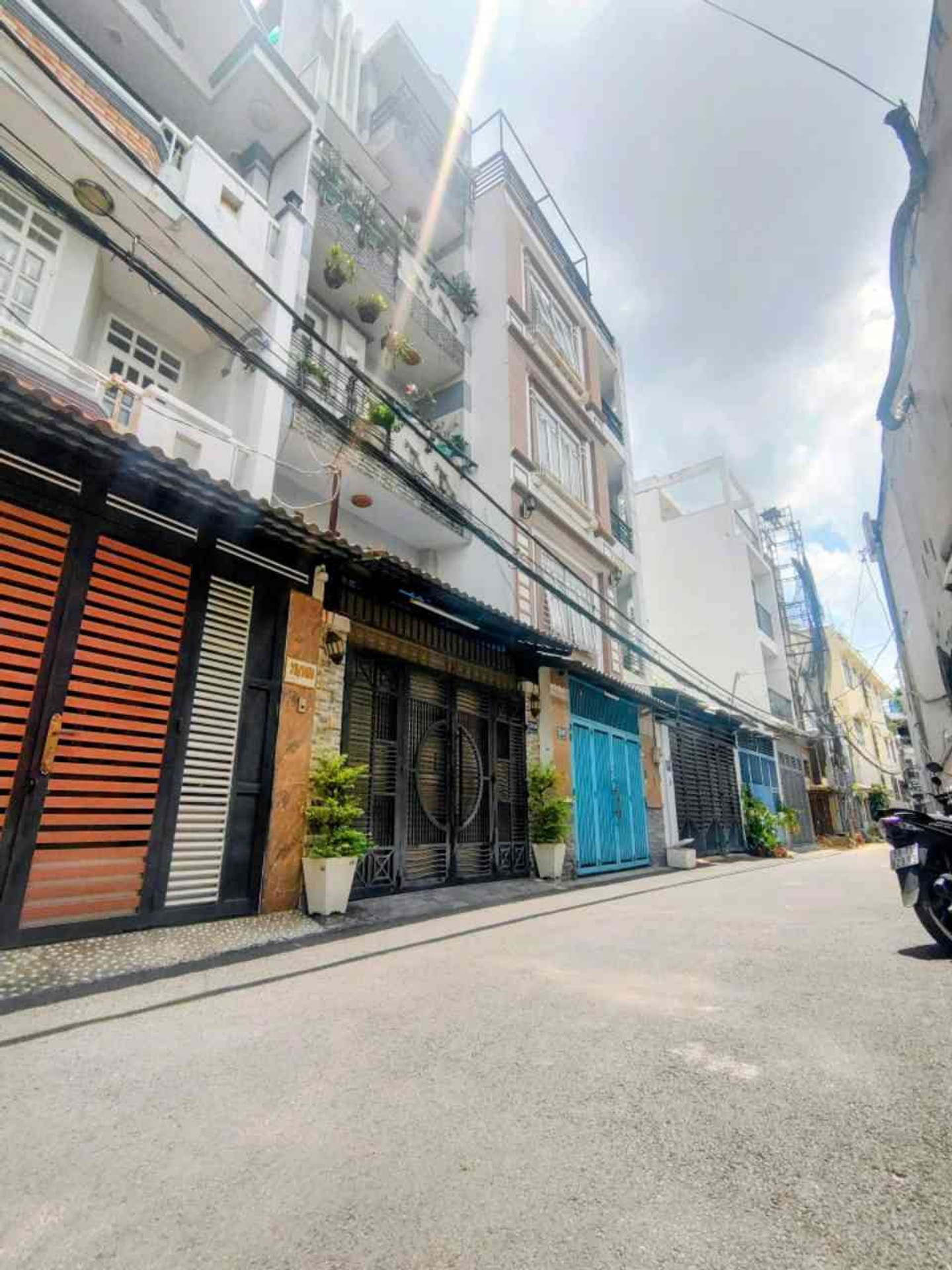 Nhà nguyên căn rộng 6 phòng ngủ, vị trí đắc địa, giá tốt hiếm có tại Quận Gò Vấp