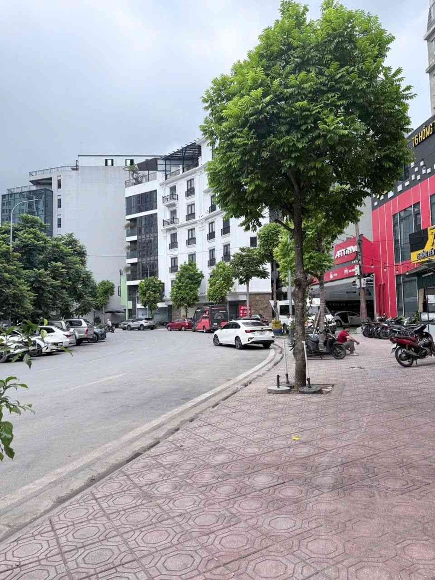 Nhà đẹp Bồ Đề, ngập tràn ánh sáng, ôtô đỗ cửa