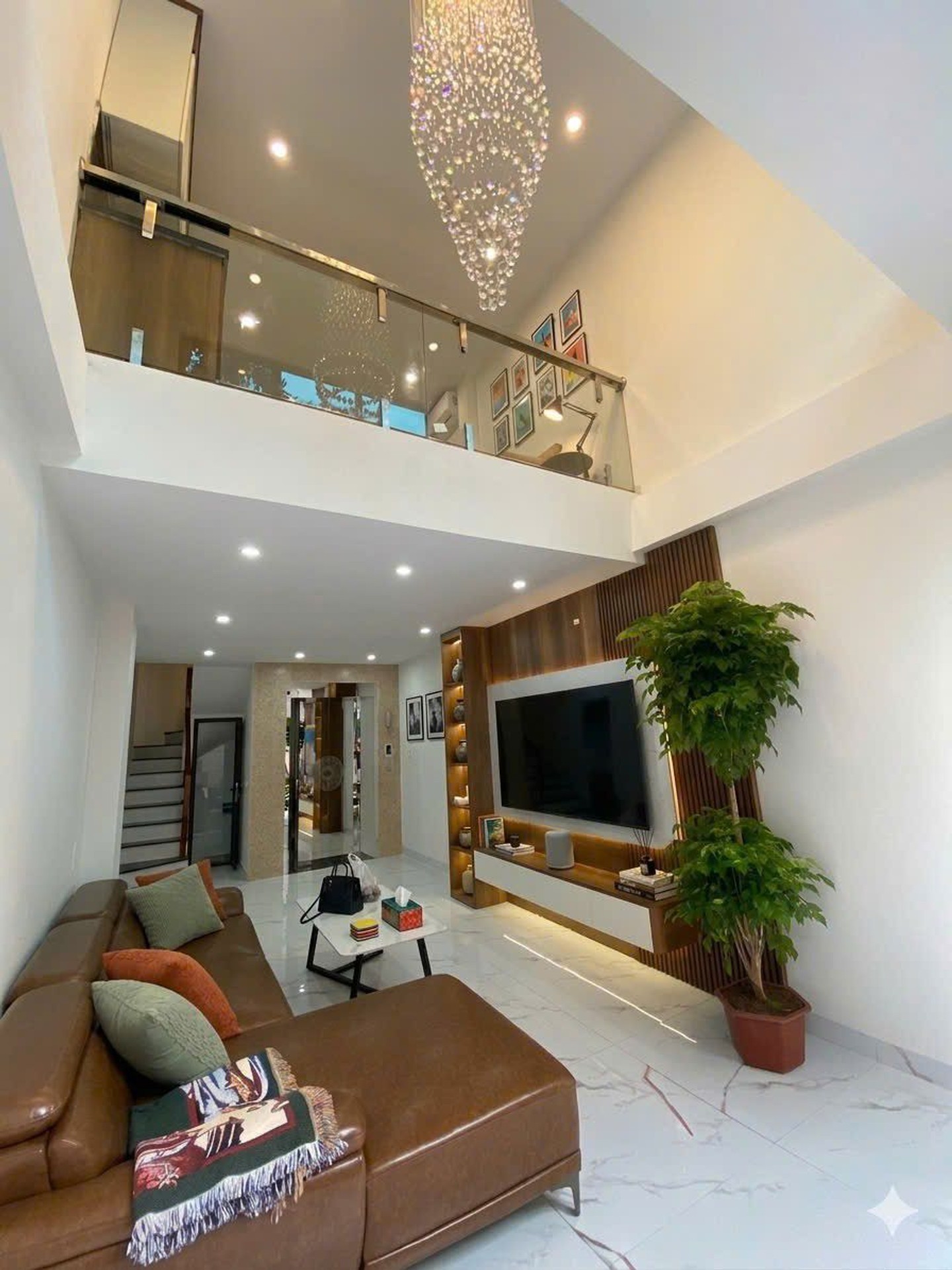 Bán nhà 6 tầng thang máy tại Phúc Lợi, giá ưu đãi giảm còn 8.36 tỷ