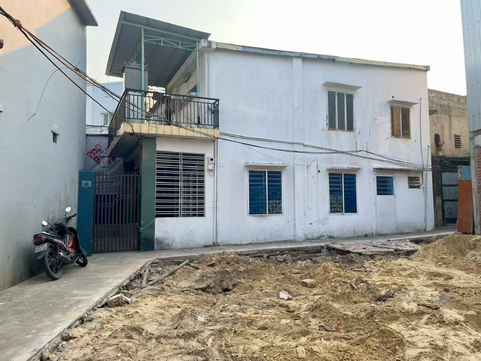 Bán nhà 2 tầng kiệt 2 mặt khu vực trung tâm gần công viên 29/3 lh em 0962273945