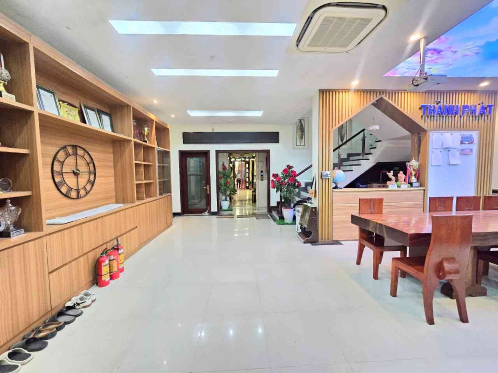 Bán biệt thự liền kề trung tâm diện tích 200m2 có thang máy cao cấp