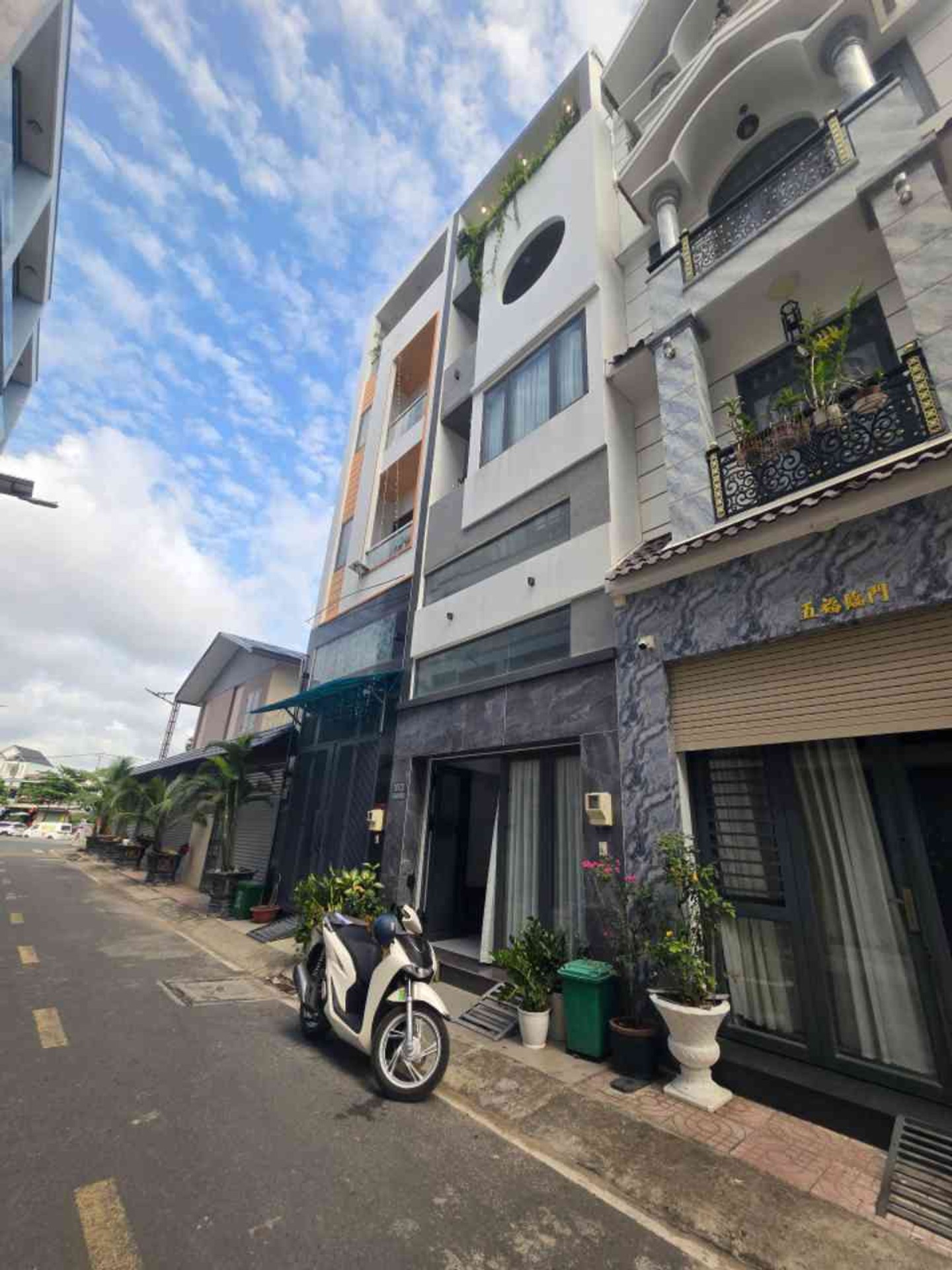 HU PHÂN LÔ ĐỒNG BỘ - VĂN MINH CÓ KHU VUI CHƠI ĐỂ XE Ô TÔ RỘNG RÃI - NHÀ 5 TẦNG GARA Ô TÔ CHỦ NHÀ TỰ