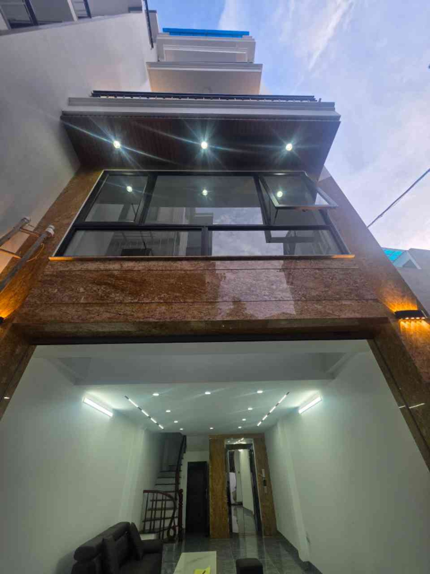 🏡 NHÀ ĐẸP CHU HUY MÂN_ PHÚC ĐỒNG – THANG MÁY – 6 TÂNG _THÔNG SÀN – VỊ TRÍ CỰC ĐẸP_MỚI TINH
📍 Phố