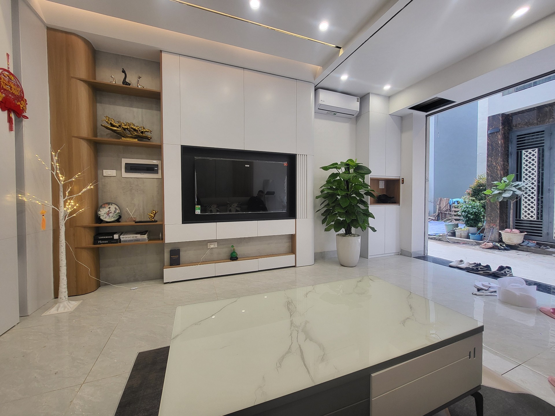Á HẬU TRÂU QUỲ- 6 TẦNG THANG MÁY- THIẾT KẾ ĐẸP- FULL NỘI THẤT- PHÂN KHÚC HIẾM- OTO ĐỖ CỬA