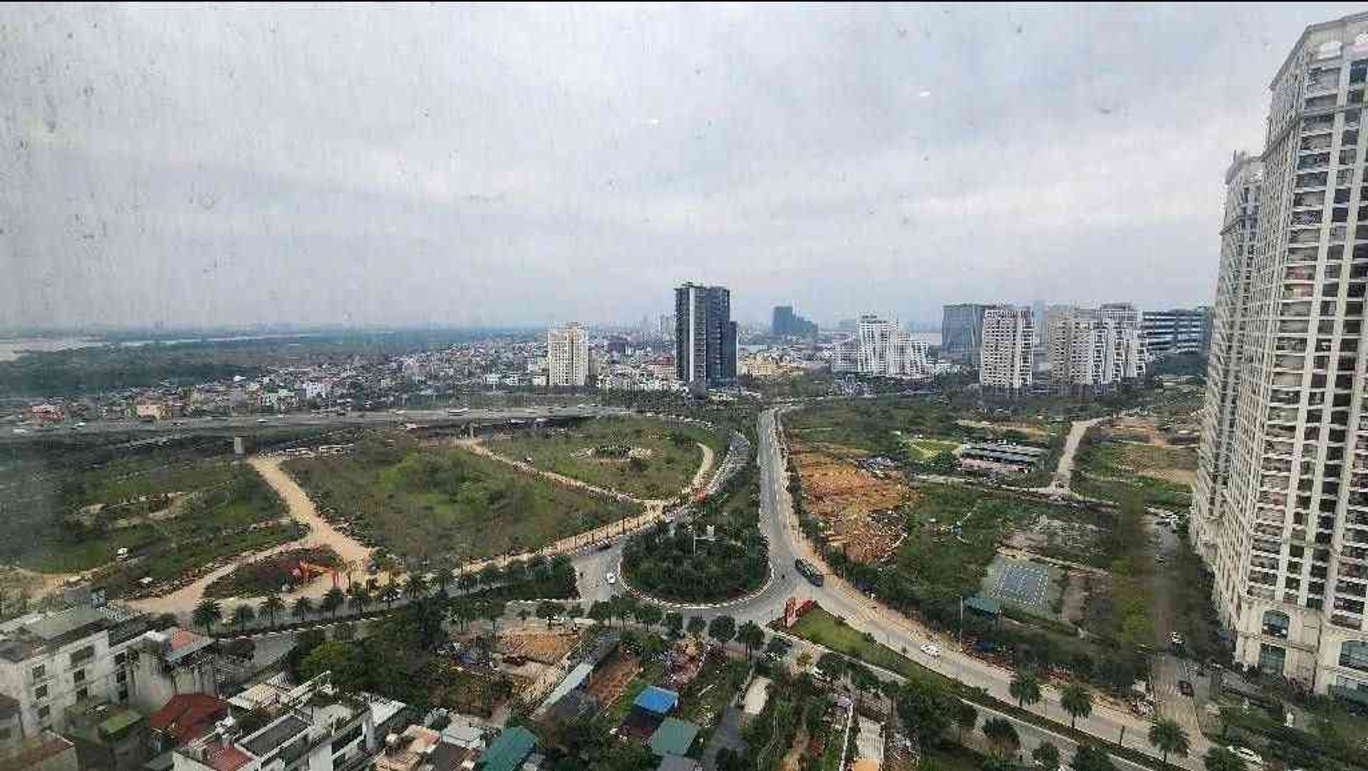 Bán căn hộ góc 130m² view sông, cạnh cầu Nhật Tân, P.Quận Tây Hồ