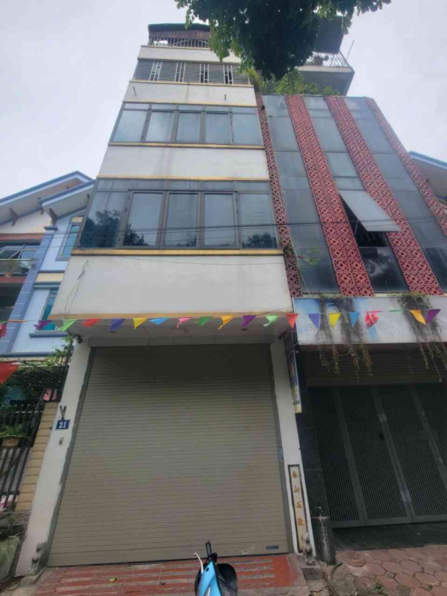 Nhà mặt phố 5 tầng giá tốt tại Long Biên, 66m2, ô tô tránh