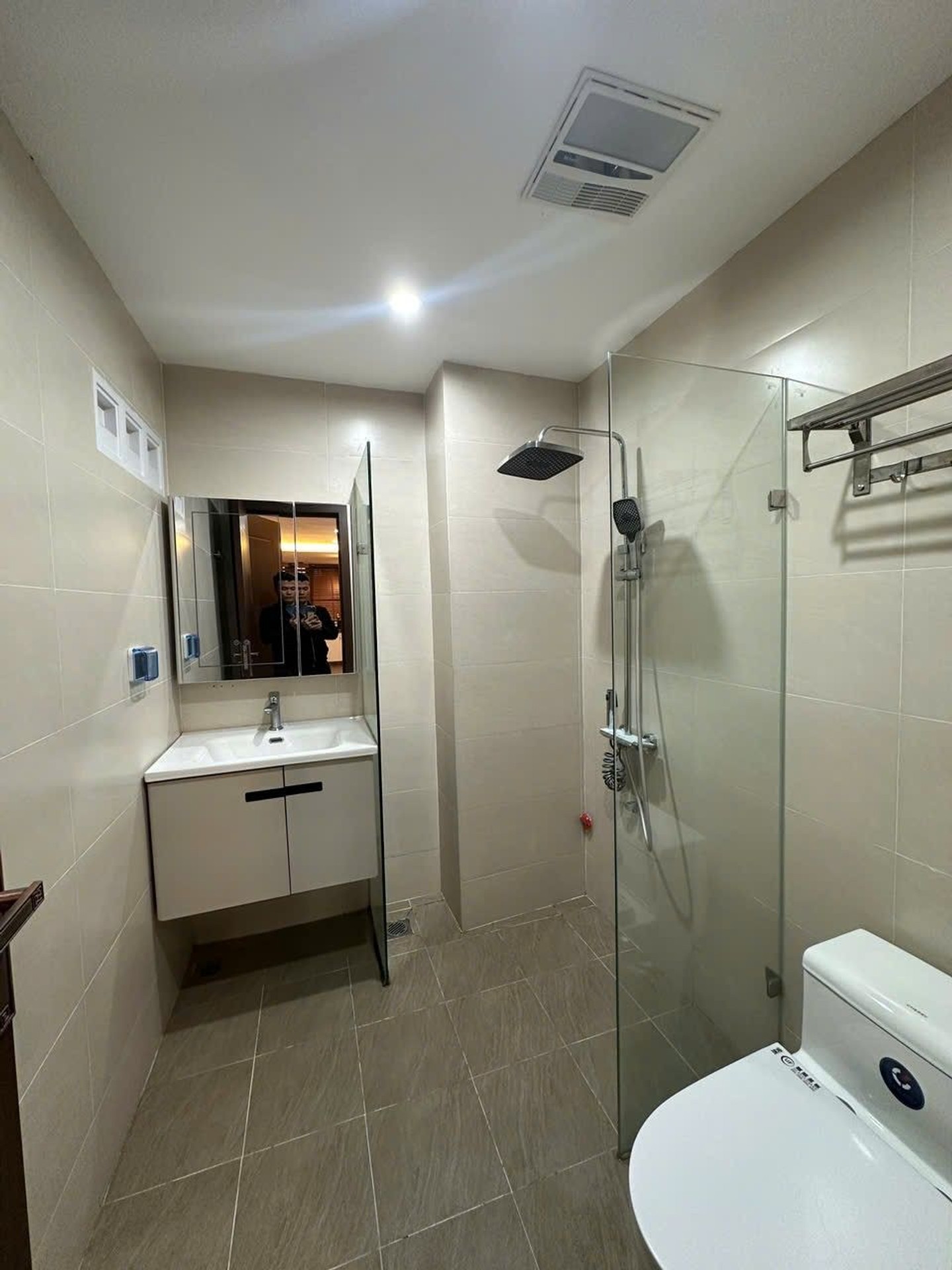 Bán nhà riêng 5 tầng khu vực Lạc Long Quân, diện tích 39.5 m2, pháp lý rõ ràng