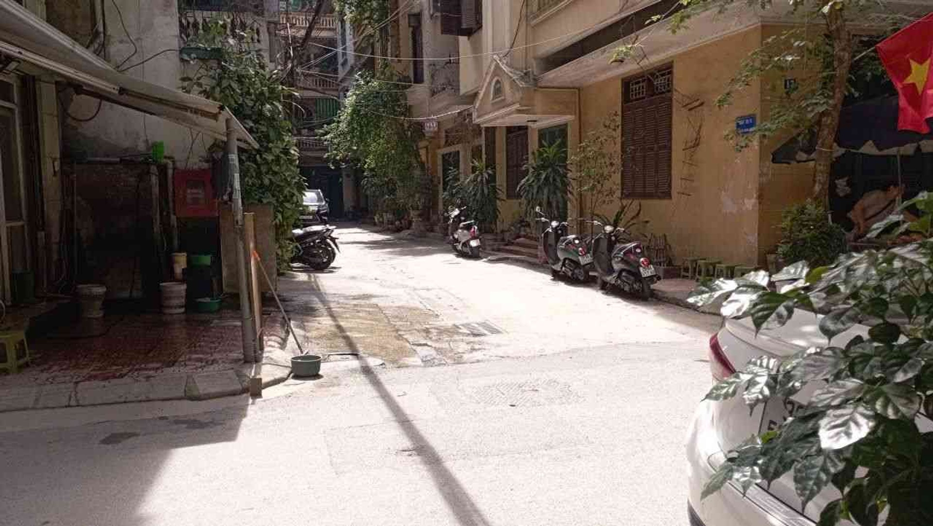 Nhà 4 tầng lô góc kinh doanh ngõ to tại Kim Mã, giá tốt