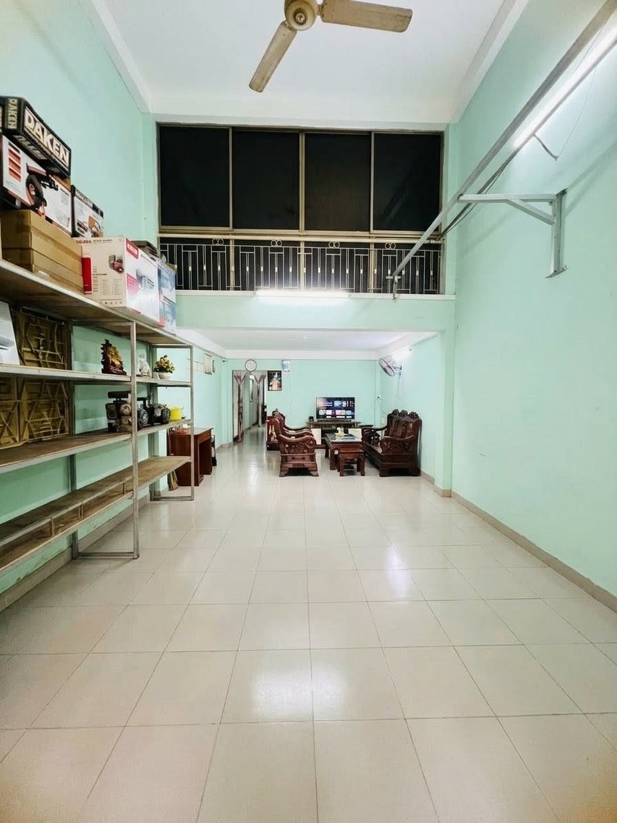 Nhà Tân Bình - Lạc Long Quân, 3 tầng ở ngay - KD đa dạng - ngang hơn 5m - dài gần 25m - 21 tỷ.
