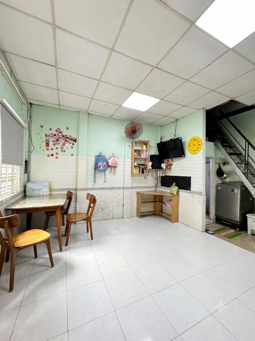Nhà Tân Bình – Âu Cơ, 2 tầng ở ngay - ngang gần 5m - 56m2 – hơn 2T.