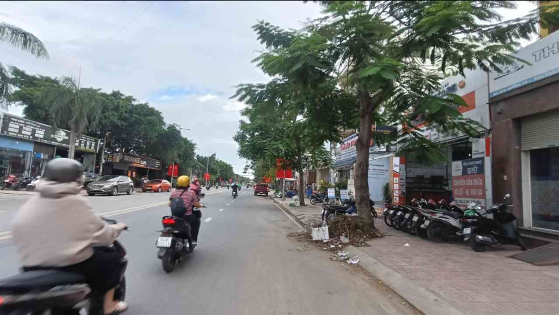 👉 Khu Đồng Bộ Dân Trí cao
👉 Hiếm ngan 6m
👉 oto đậu trong nhà rộng thoáng
👉 Nội Thất Cao cấp