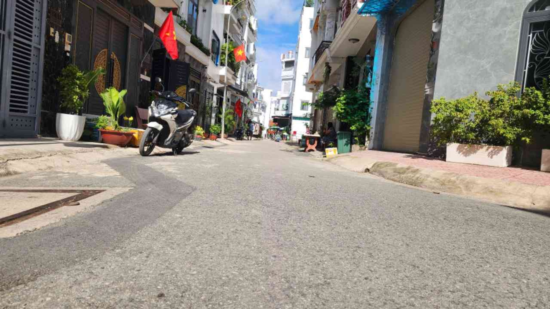 ☆ Diện tích đẹp: nở hậu - Ngang 5,35 m x Dài 9,86m | Chuẩn 51.2m²
☆ Kết cấu nhà: Trệt, 1 Lửng, 2lầu