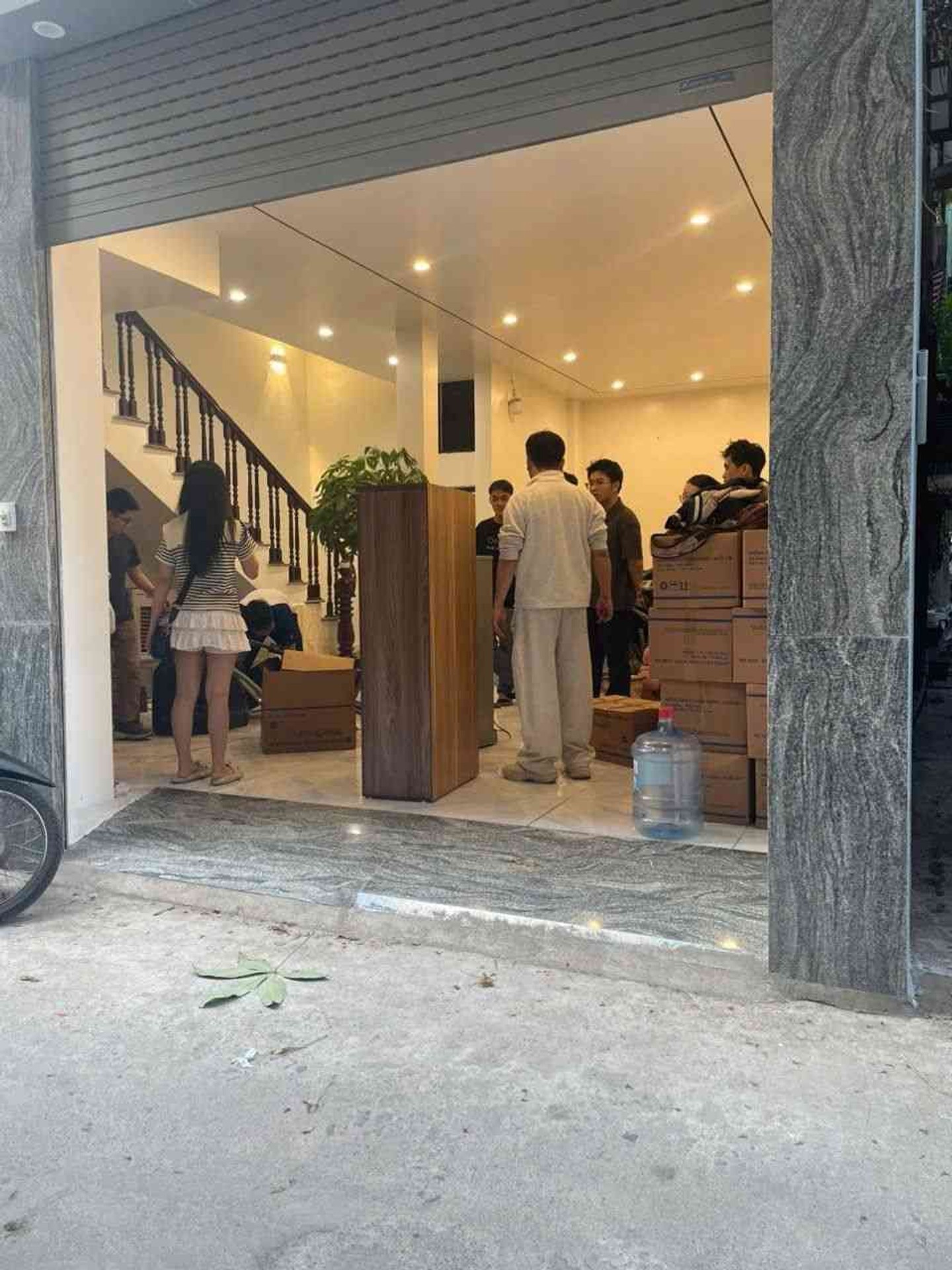 Nhà lô góc Nguyễn Trãi giá trị đỉnh - ô tô vào nhà, kinh doanh siêu lợi
