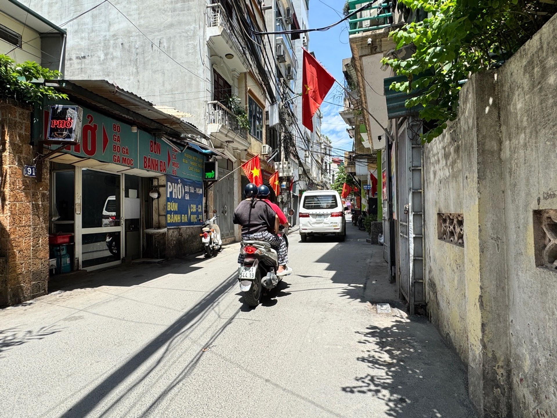BÁN ĐẤT TẶNG NHÀ VƯƠNG THỪA VŨ - MẶT TIỀN RỘNG - NGÕ THÔNG KINH DOANH - Ô TÔ TRÁNH - GARA OTO .