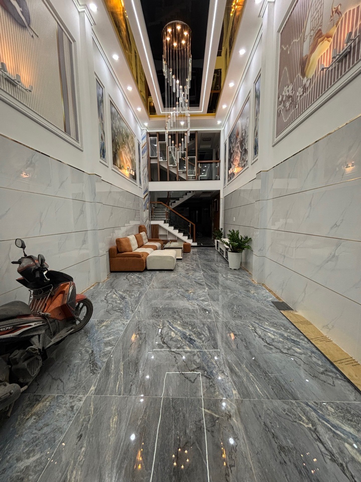 Nhà 5 tầng hiện đại rộng 90m2 tại khu dân trí cao, giá tốt cần bán gấp