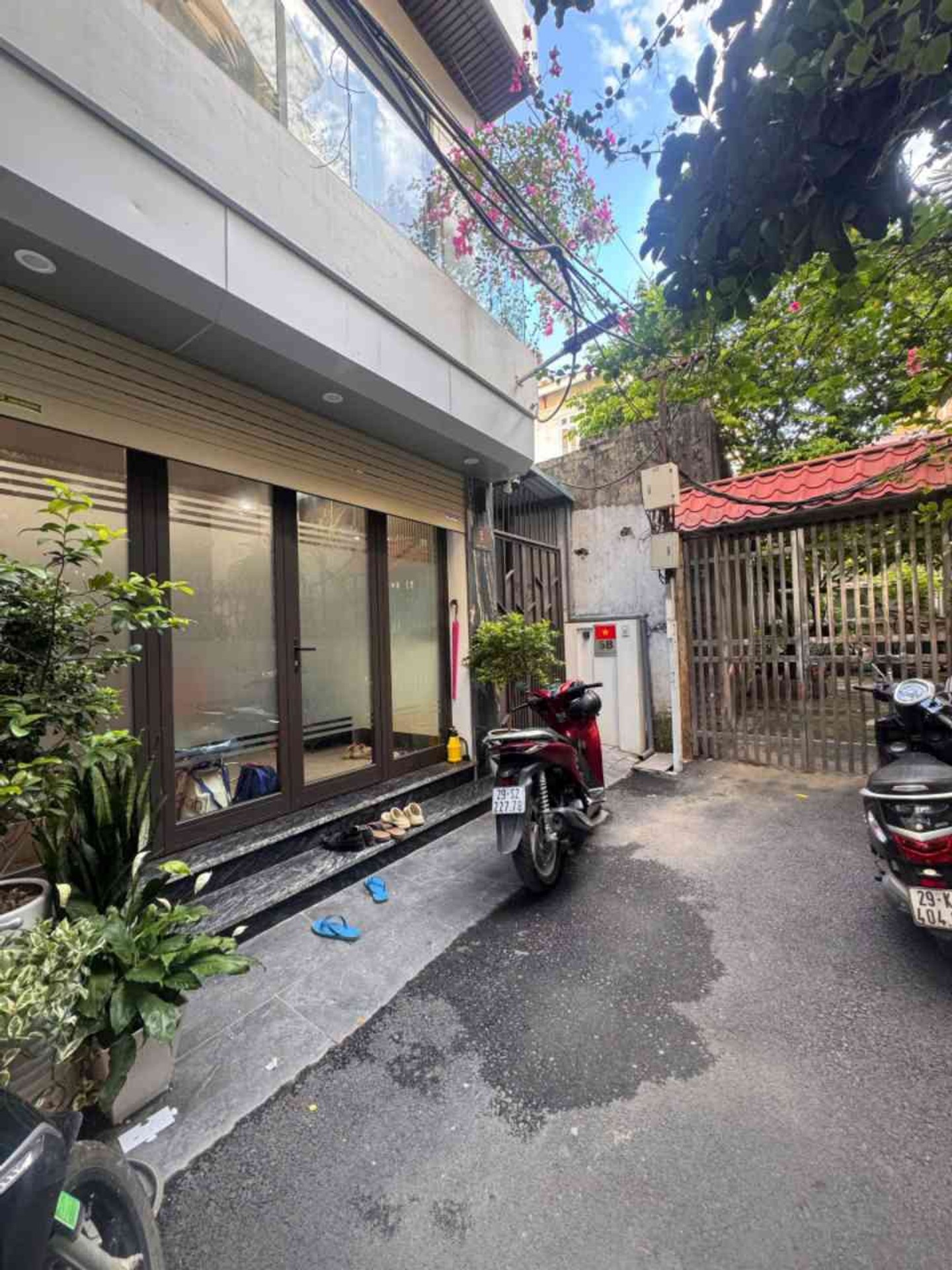 🏡 CĂN NHÀ GIA THỤY – LONG BIÊN – THANG MÁY – FULL NỘI THẤT – GIÁ TỐT NHẤT KHU VỰC
✨ Diện tích 42/