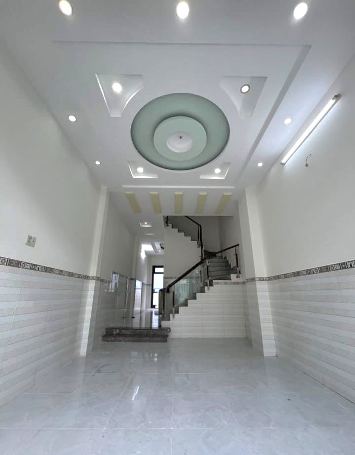 BÁ.N NHÀ ĐẸP CẬP LÊ TRỌNG TẤ.N - NGÃ TƯ GÒ MÂ.Y - HẺM ÔTÔ - 4PN - ( 4X19M )